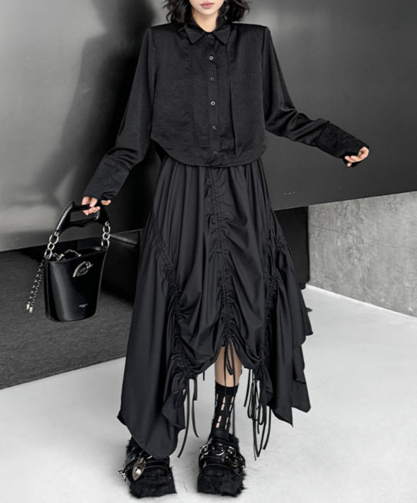 dark wrinkled cropped length shirt EN2319