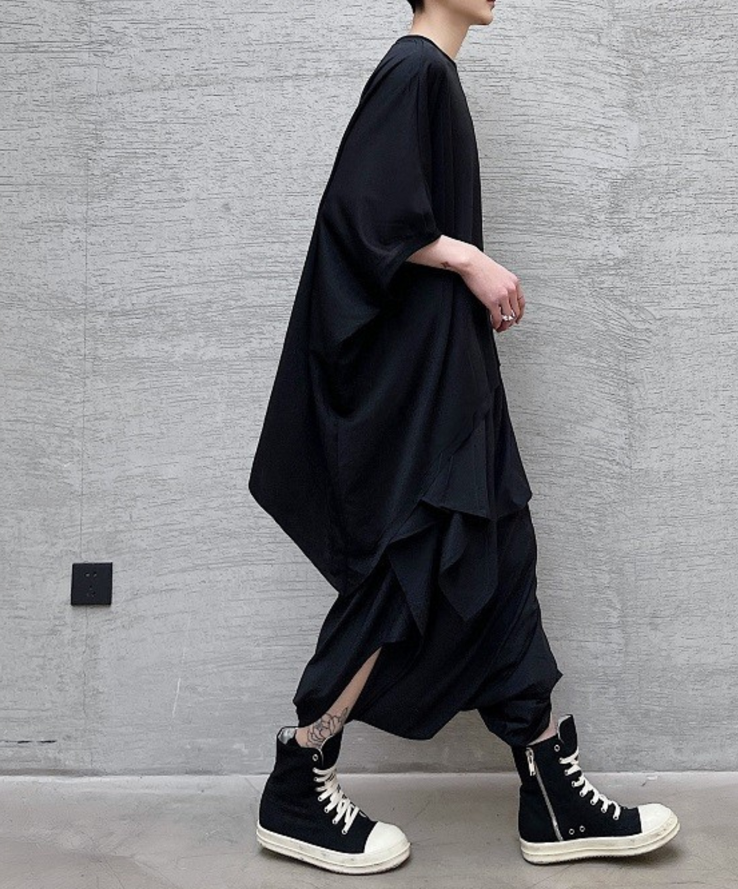 dark irregular hem short t-shirt EN861