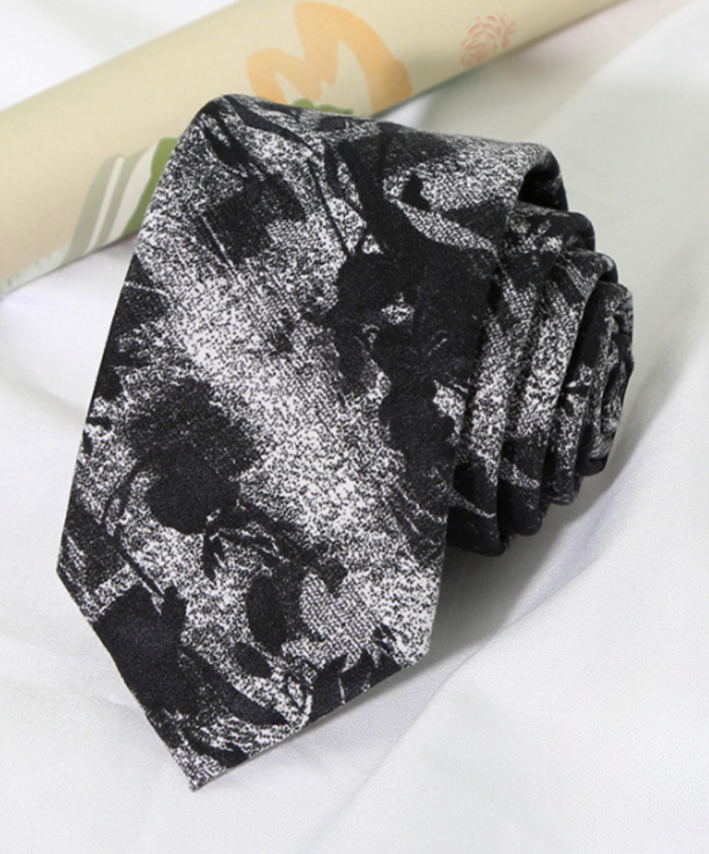 lattice scratches necktie EN1906