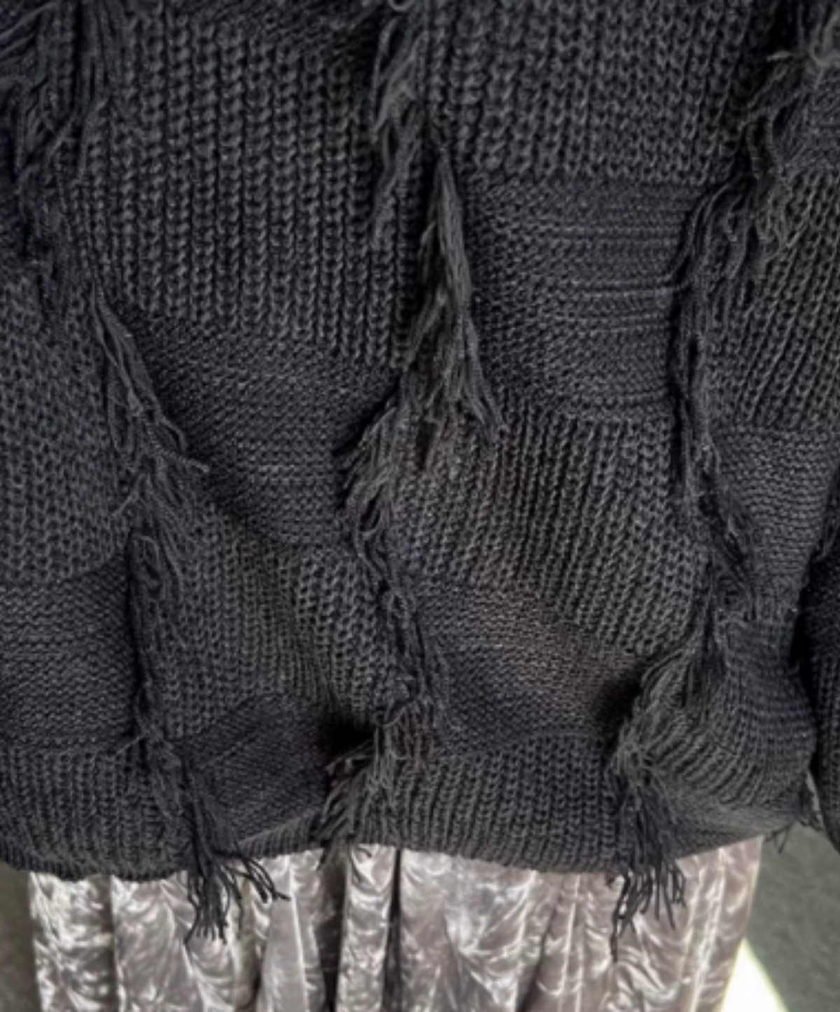 loose-fit design with 3d fringe detailing sweater EN3158