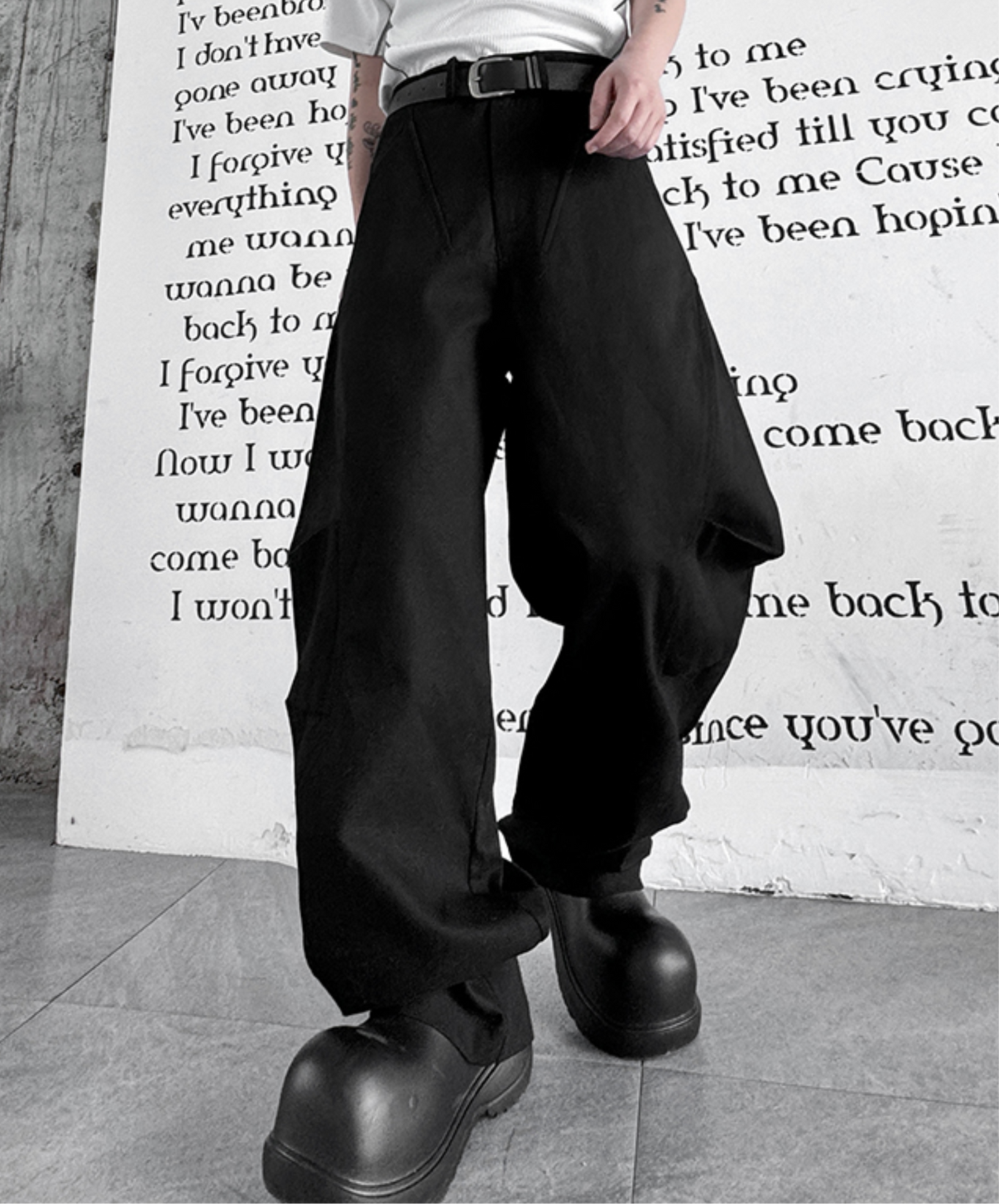 dark special curved silhouette wide pants EN2363