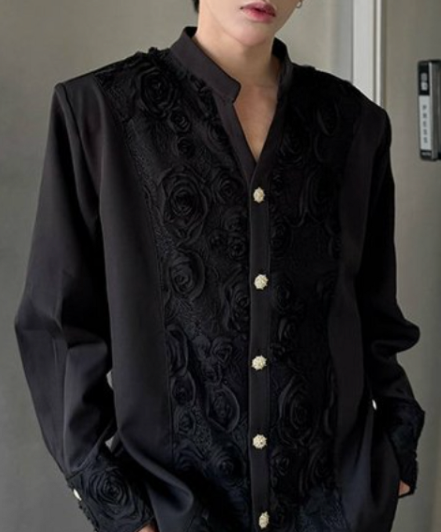 rose motif v-neck shirt EN2324