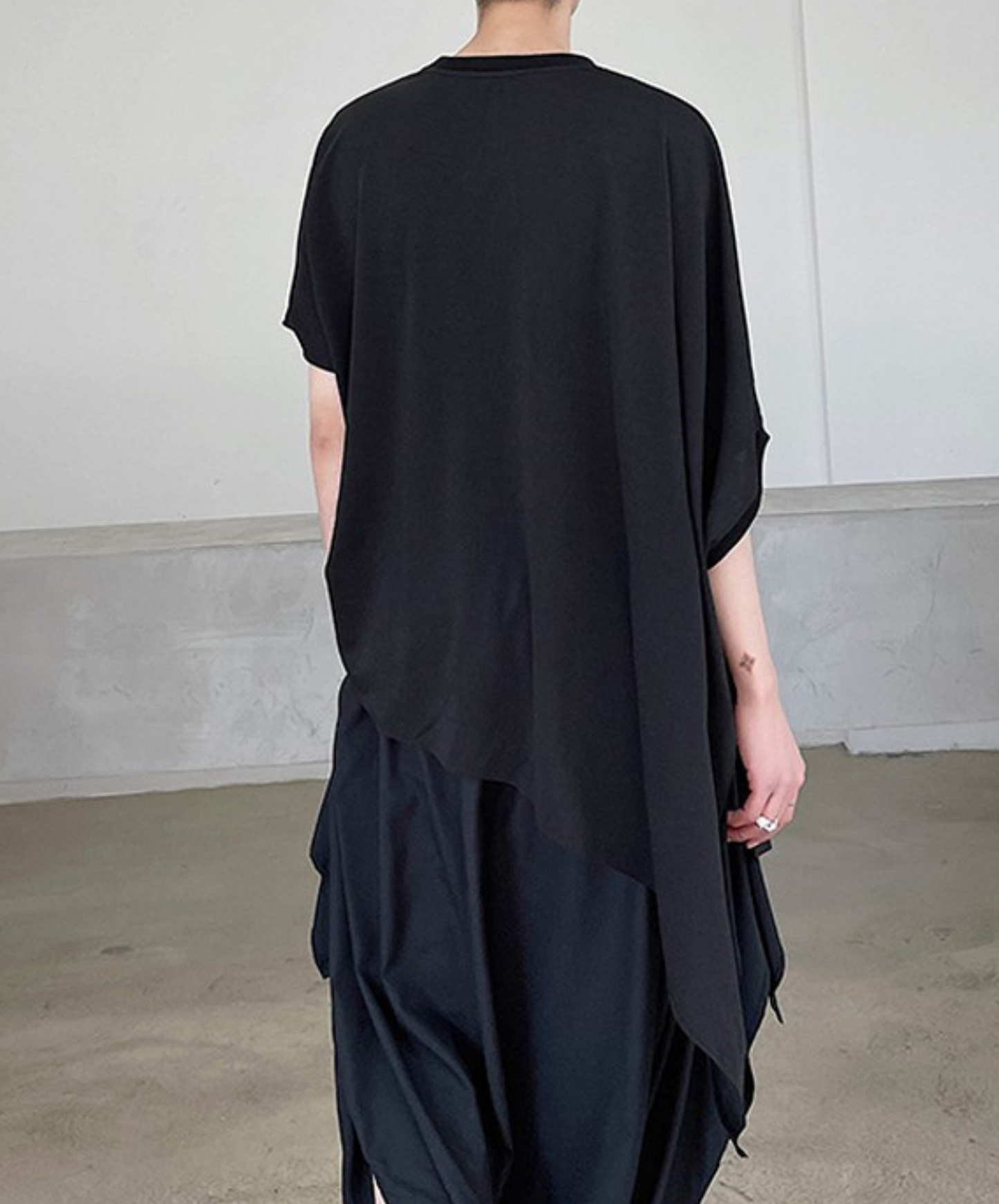 dark irregular hem short t-shirt EN861