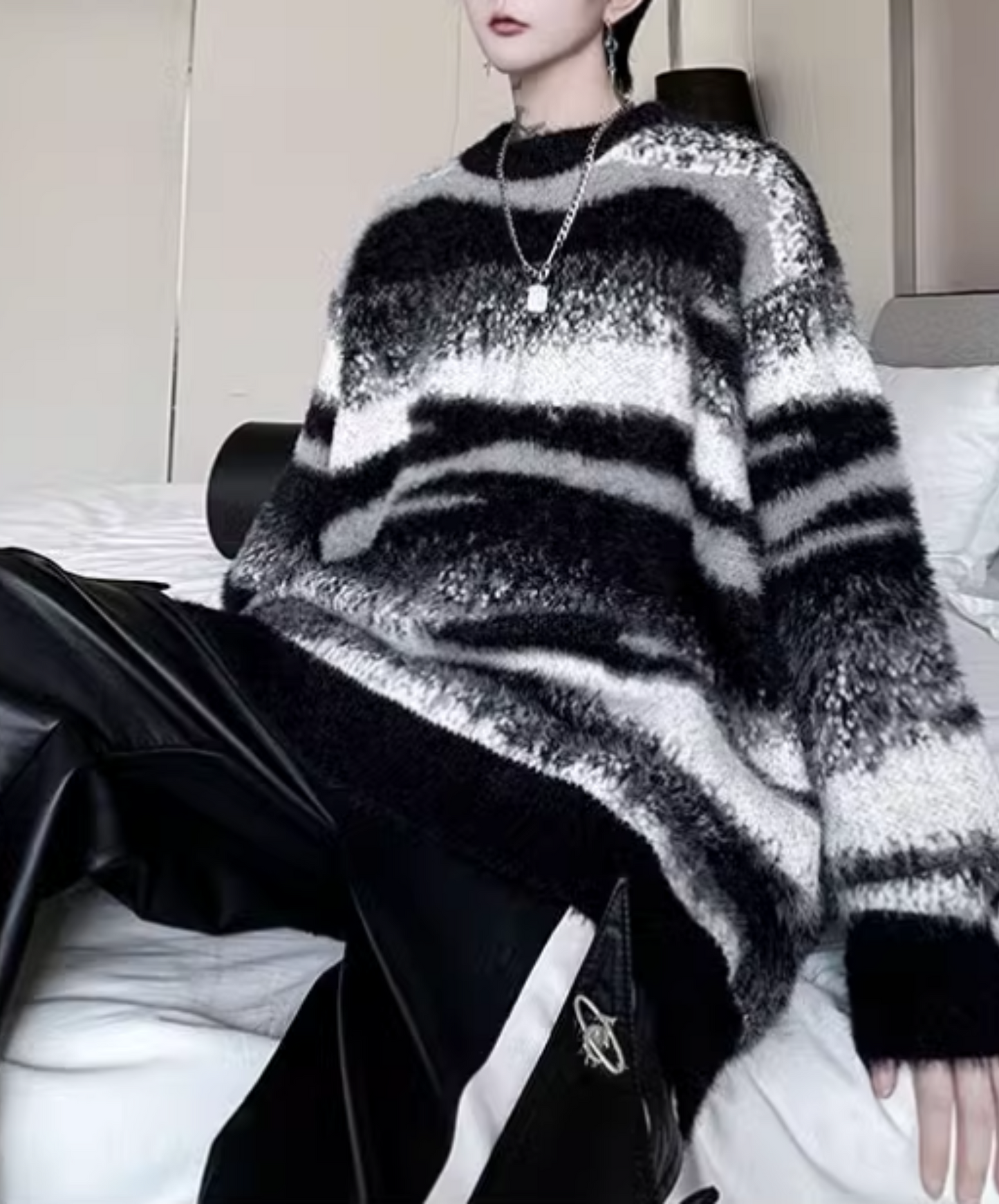 monotone irregular border sweater EN1870