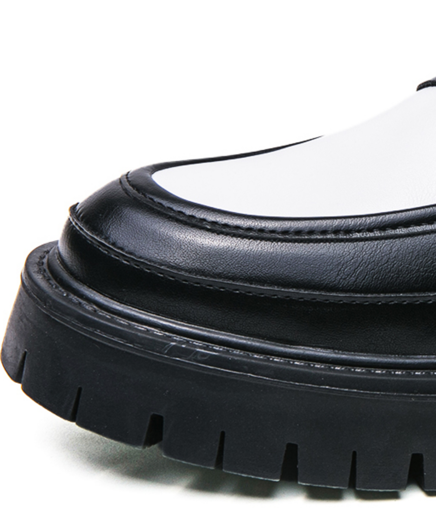 british style high contrast shoes EN2360
