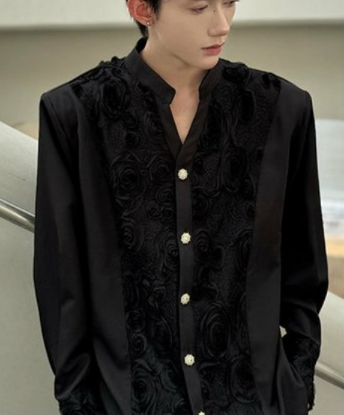 rose motif v-neck shirt EN2324