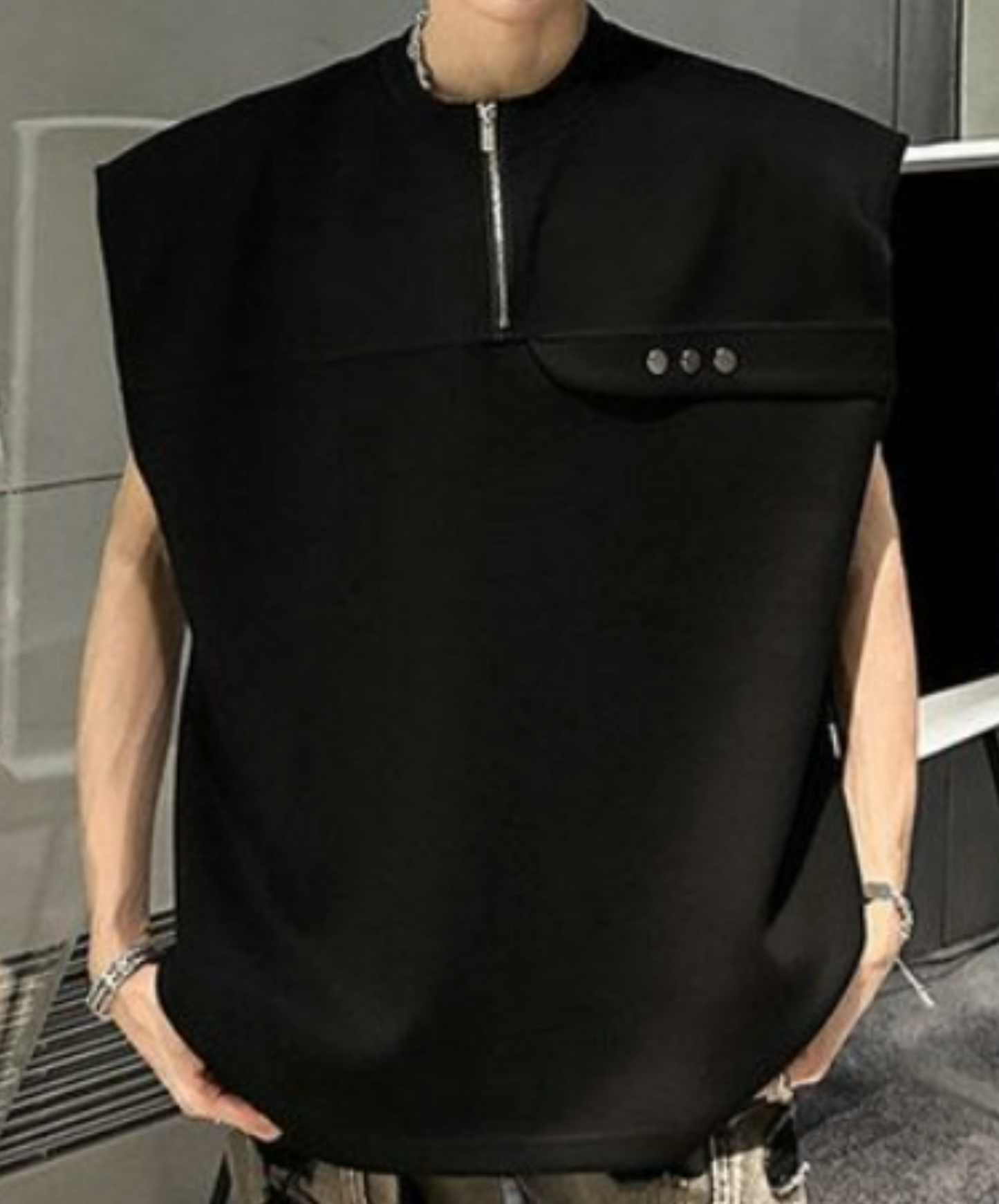 half zip-up sleeveless shirt EN2173