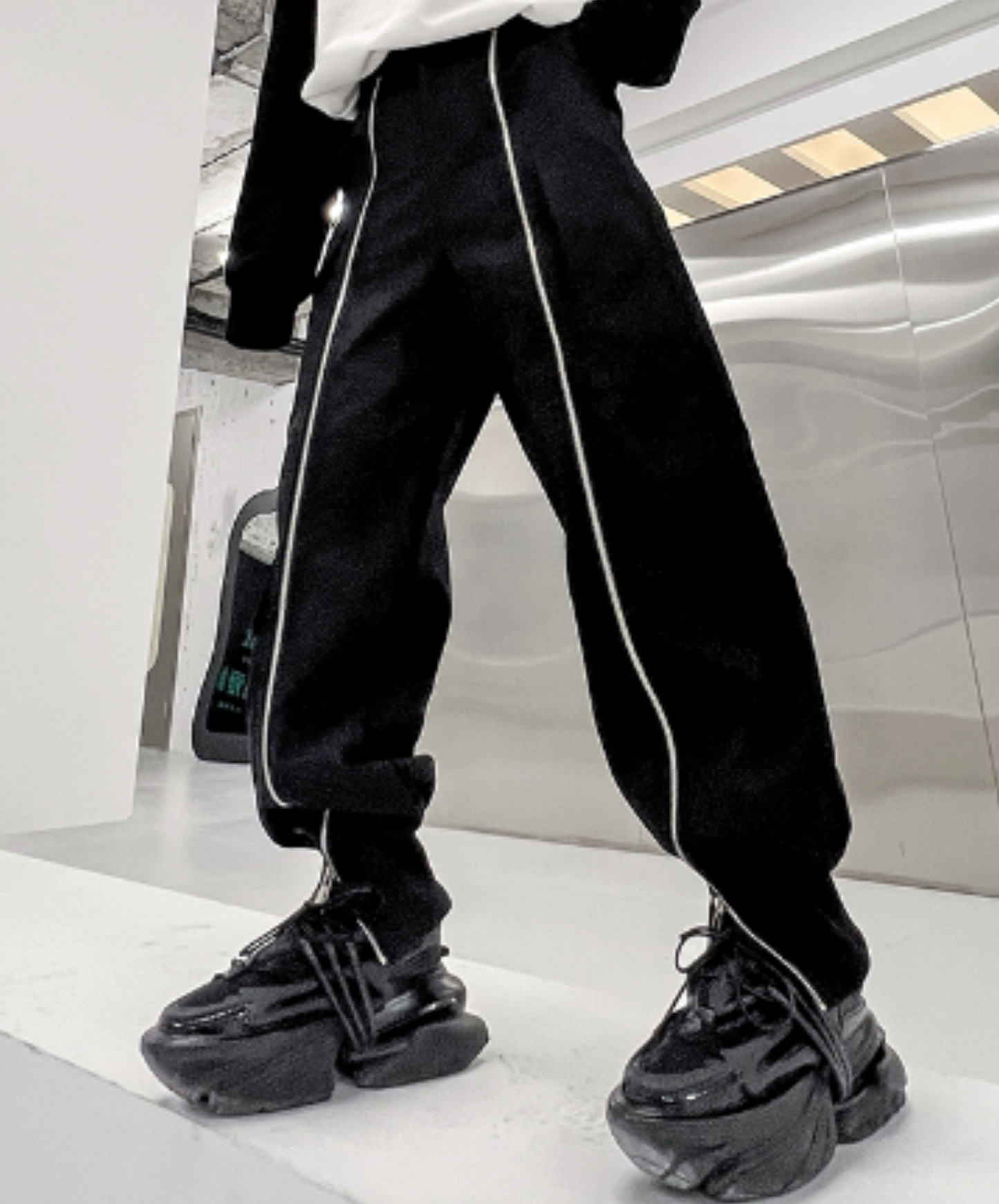 dark zip up cargo pants EN1351