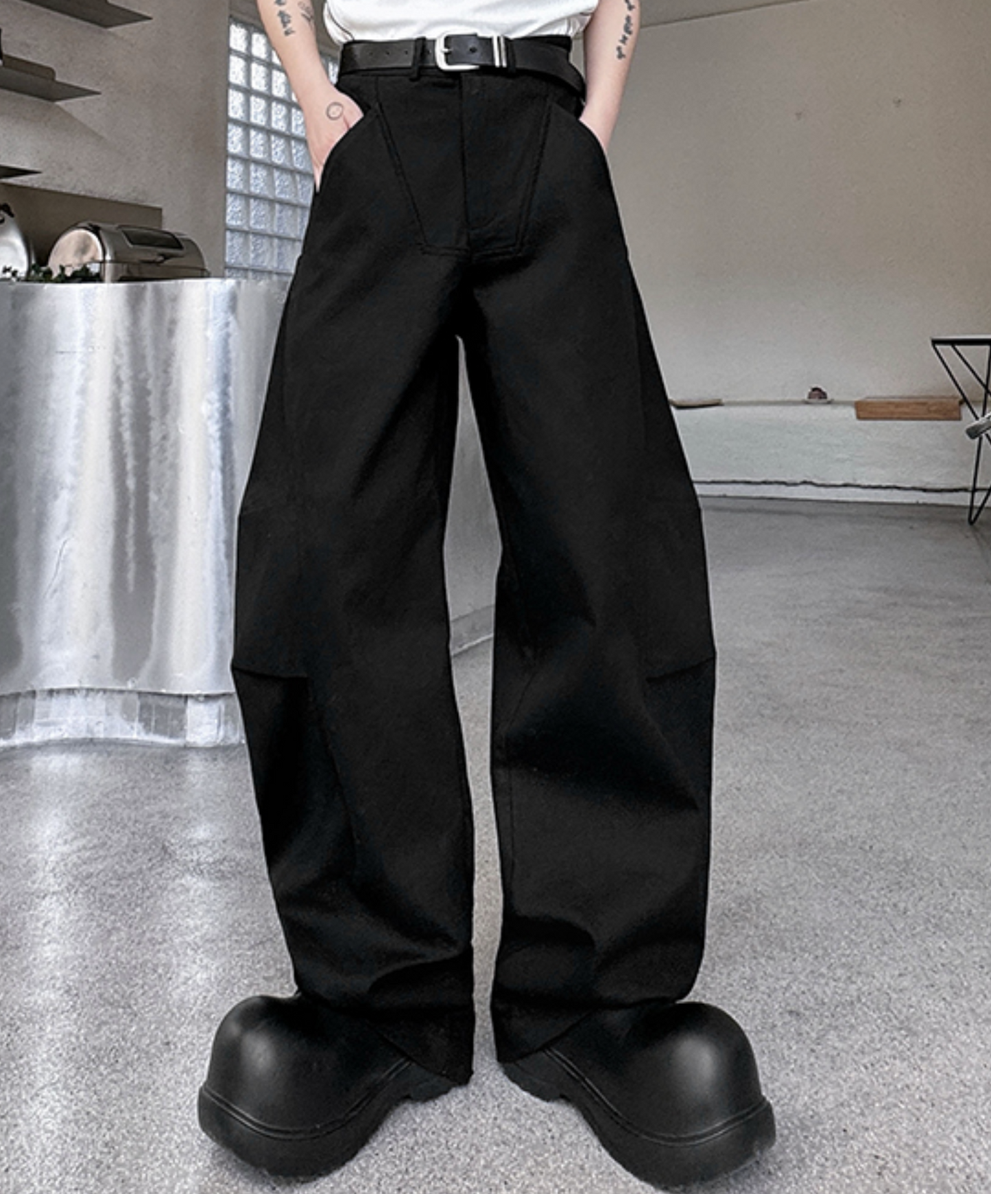 dark special curved silhouette wide pants EN2363