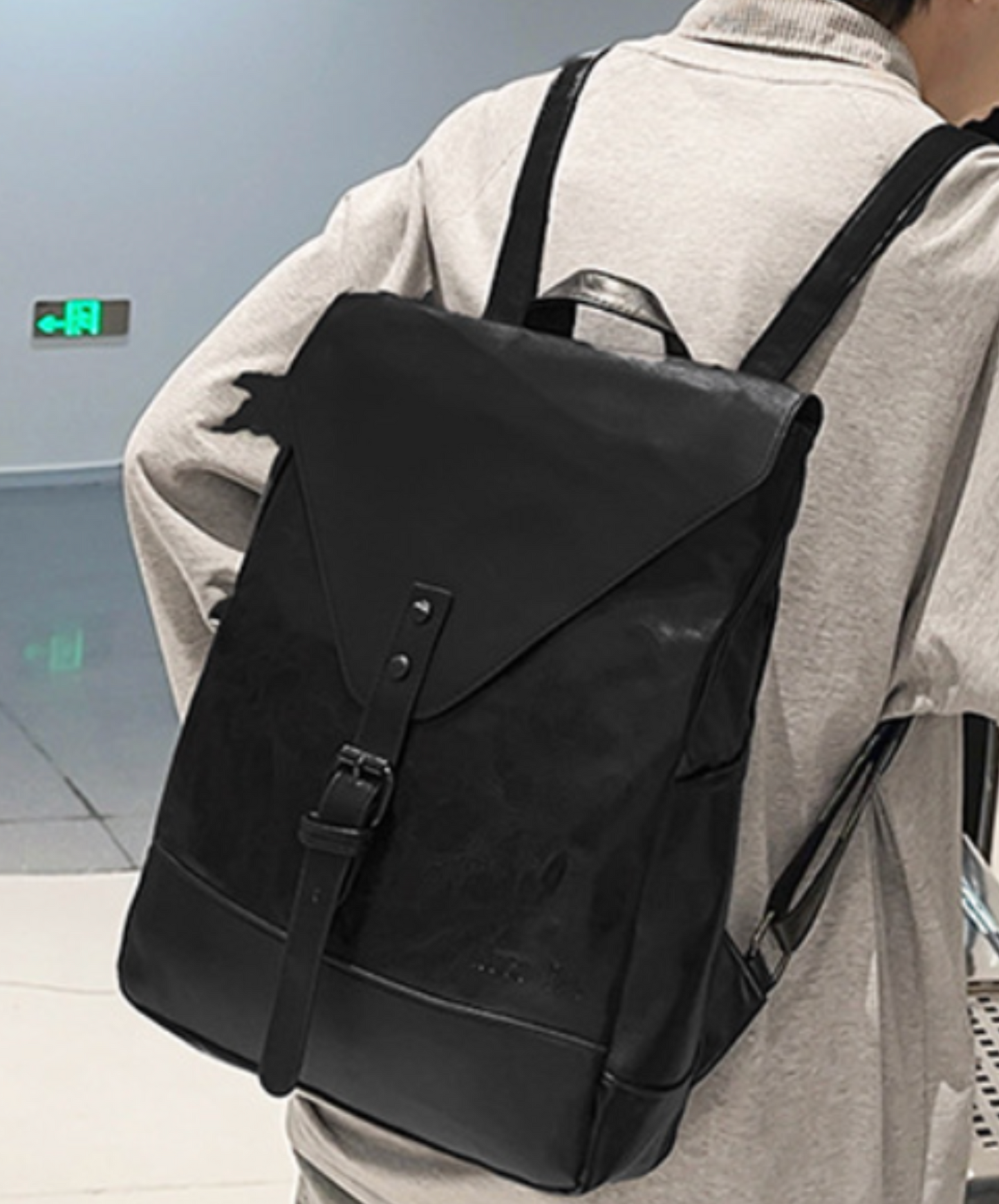 realistic textured triangular flap backpack bag EN2106