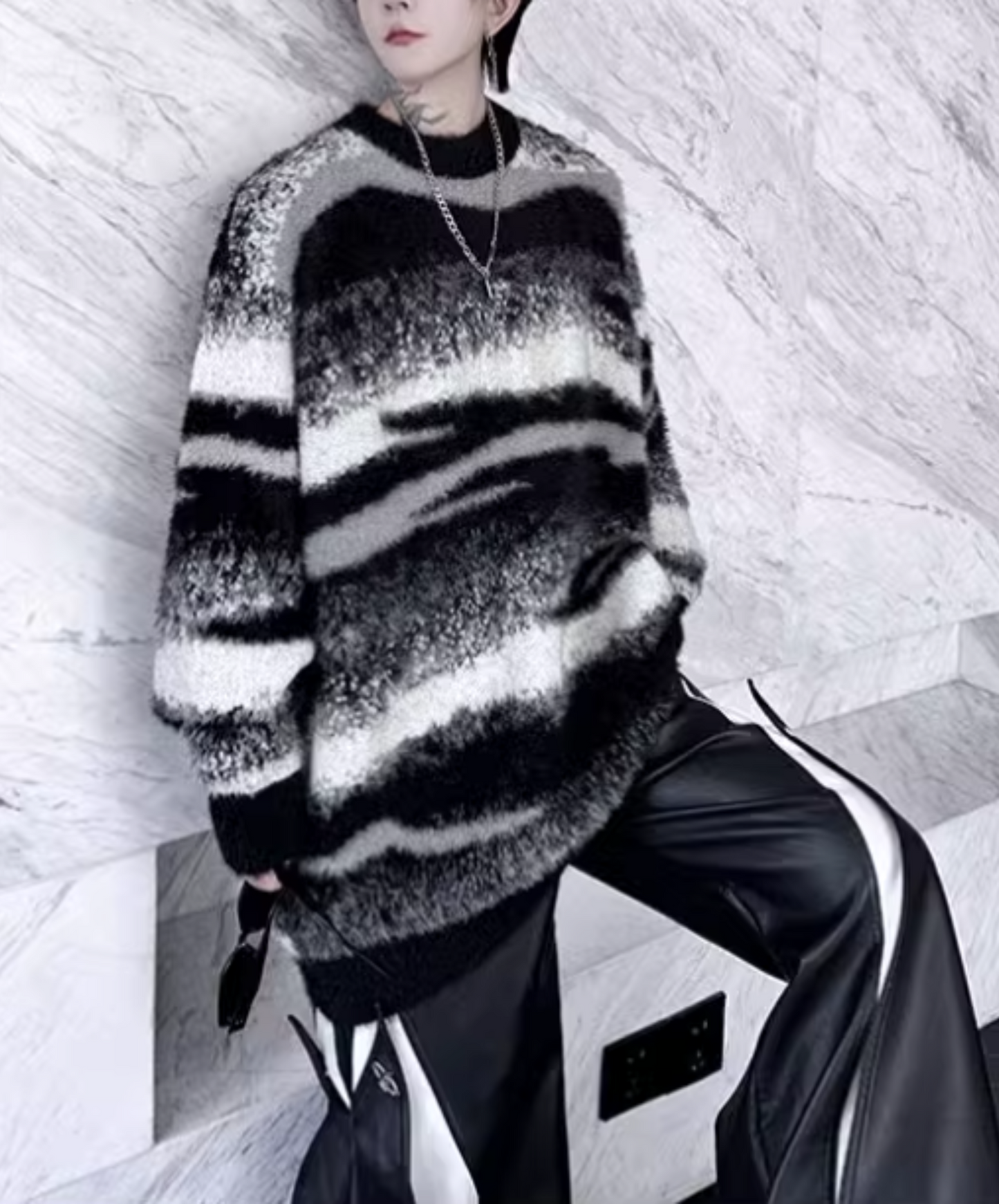 monotone irregular border sweater EN1870