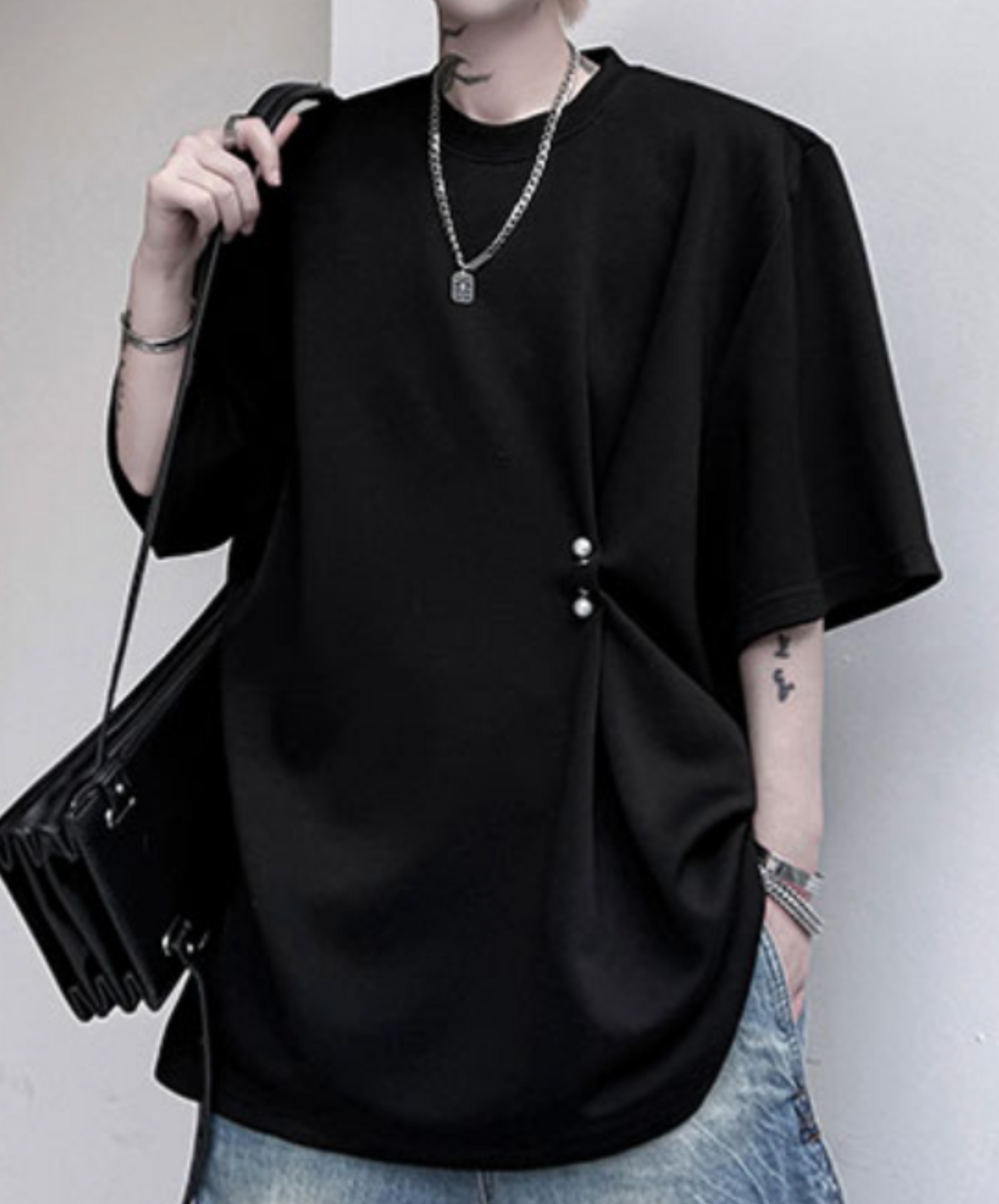 dark pearl button round neck t-shirt EN2259