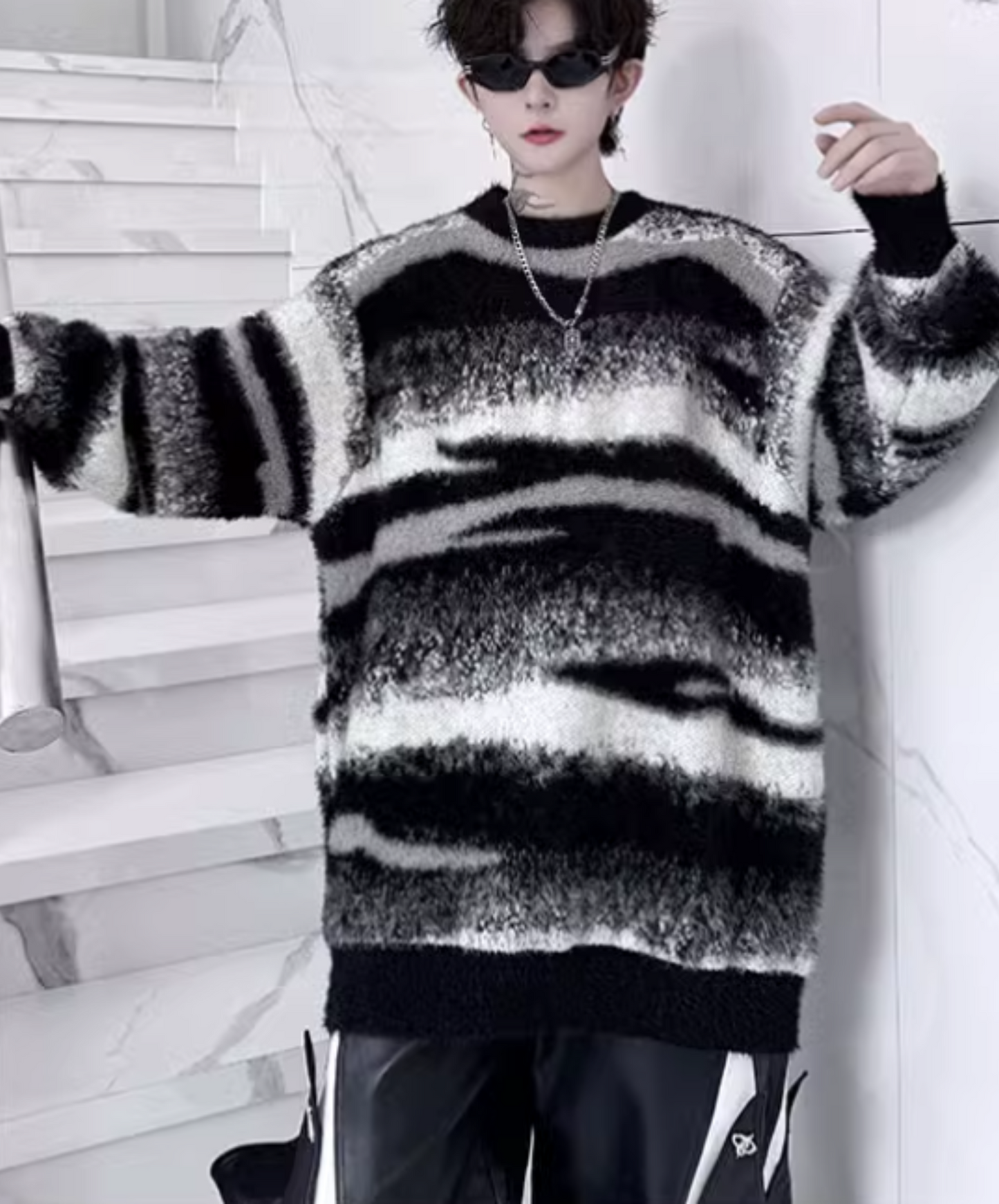 monotone irregular border sweater EN1870