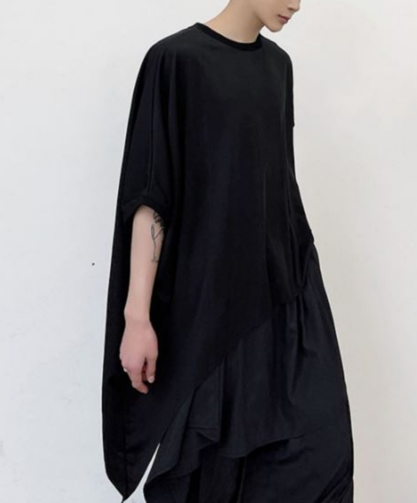 dark irregular hem short t-shirt EN861