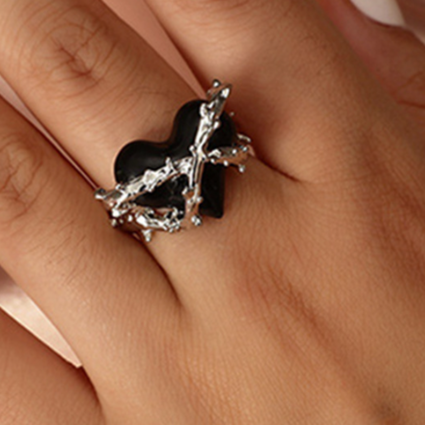 thorn heart ring EN435