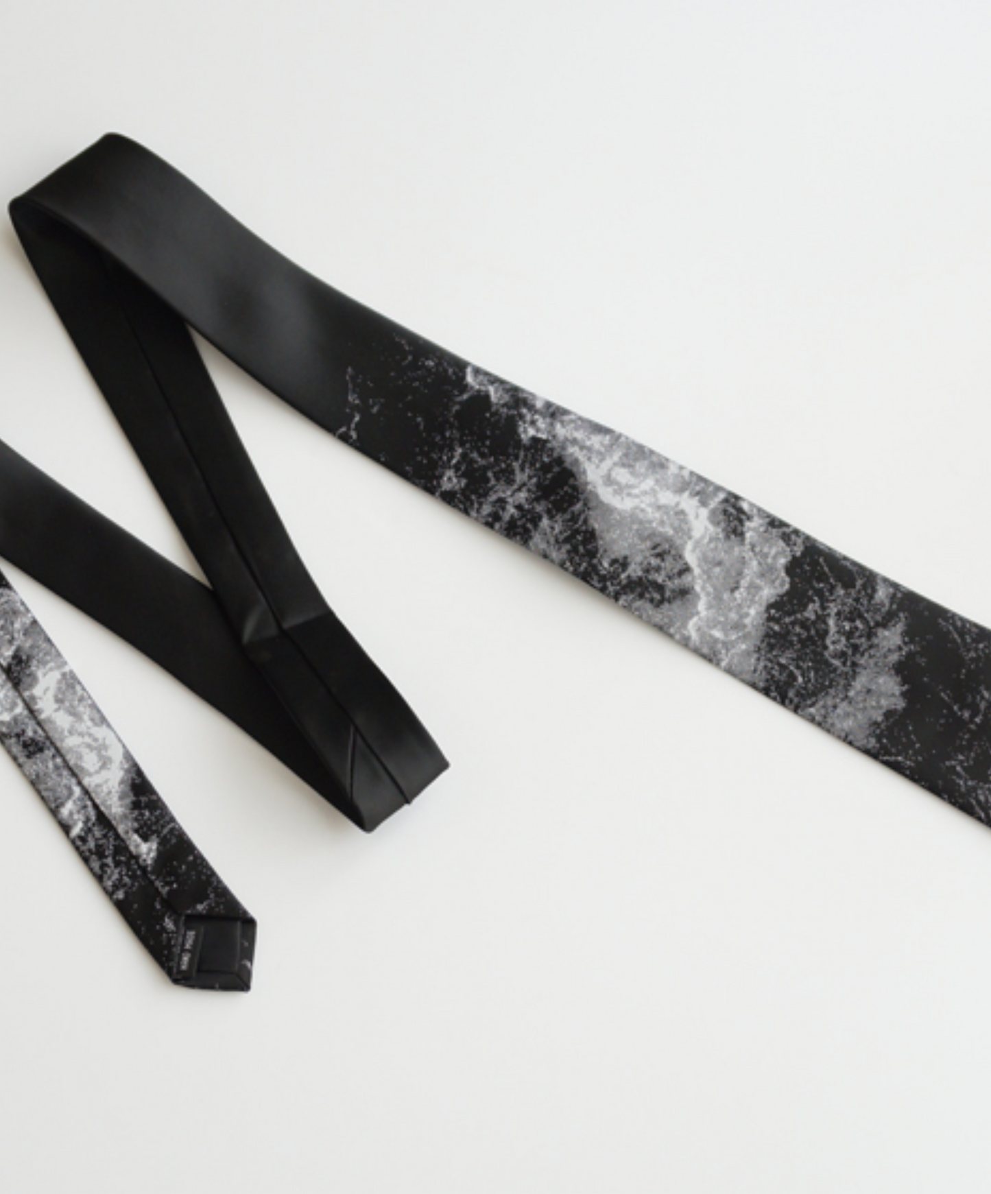 wind and waves design necktie EN849