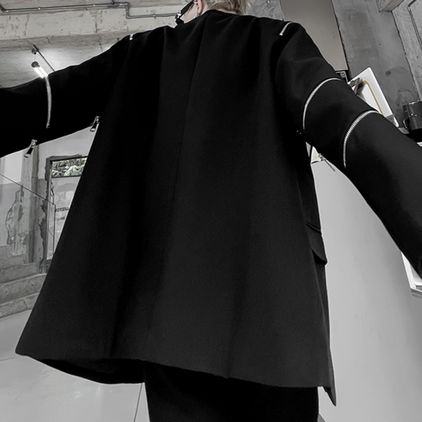 multi-zip one-button jacket EN283