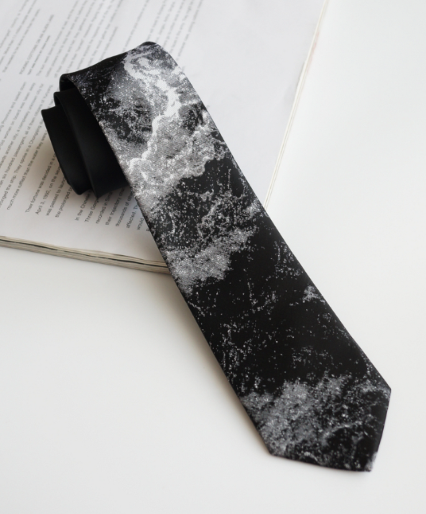 wind and waves design necktie EN849
