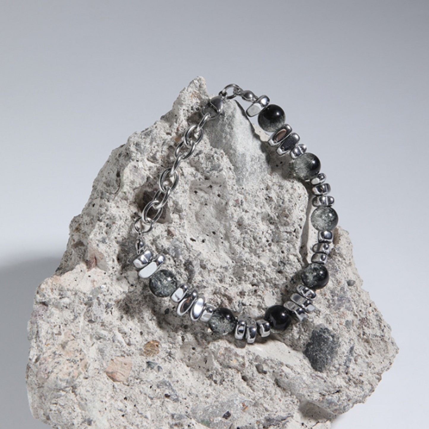 black sphere bracelet EN515