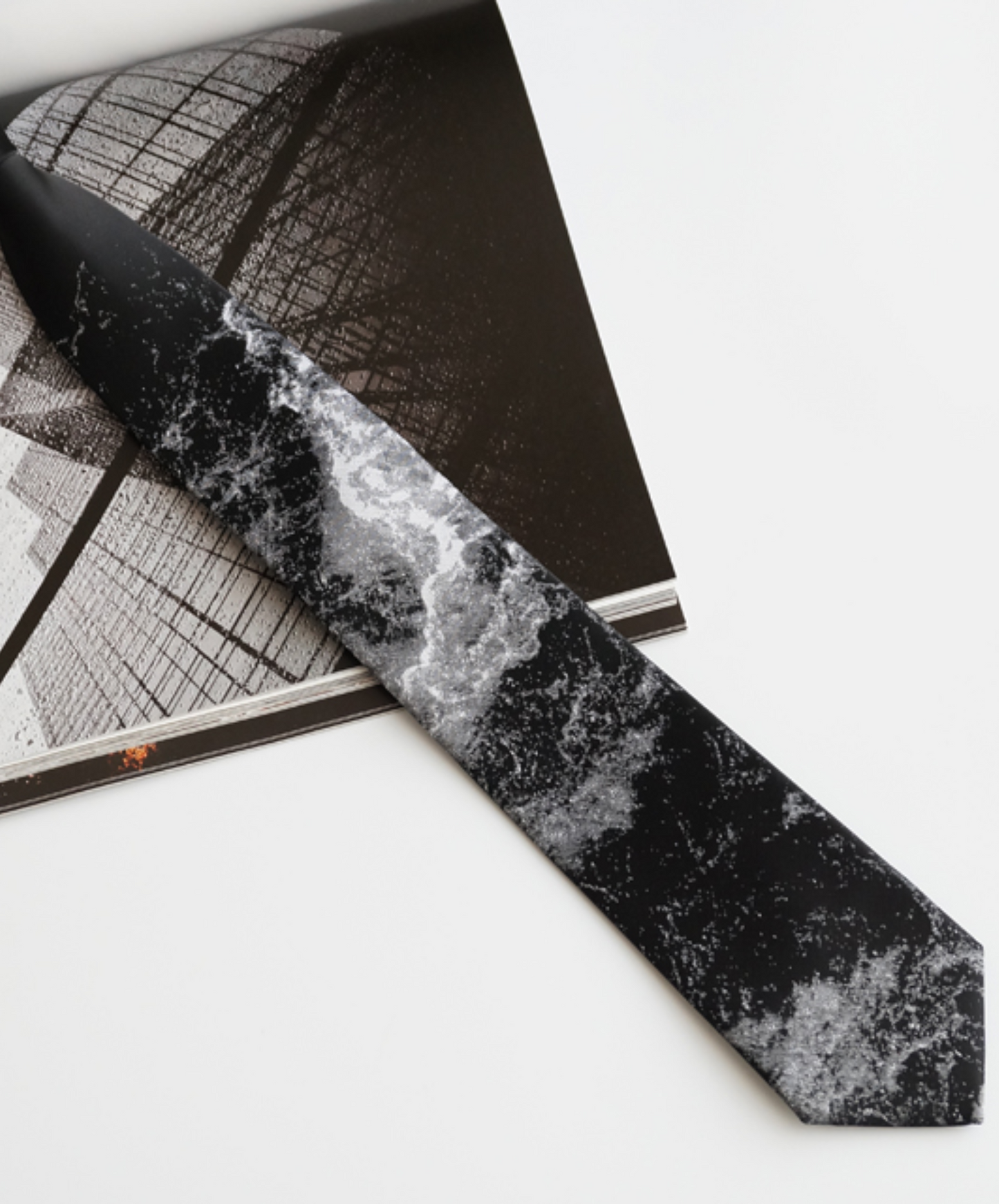 wind and waves design necktie EN849