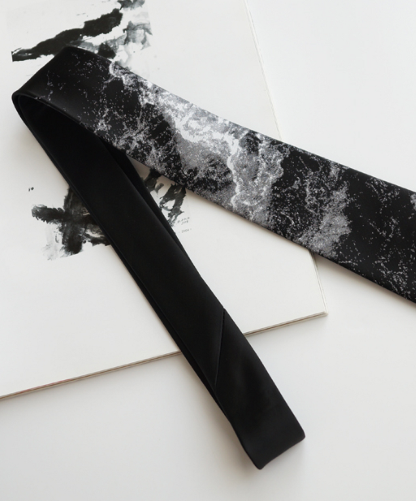 wind and waves design necktie EN849