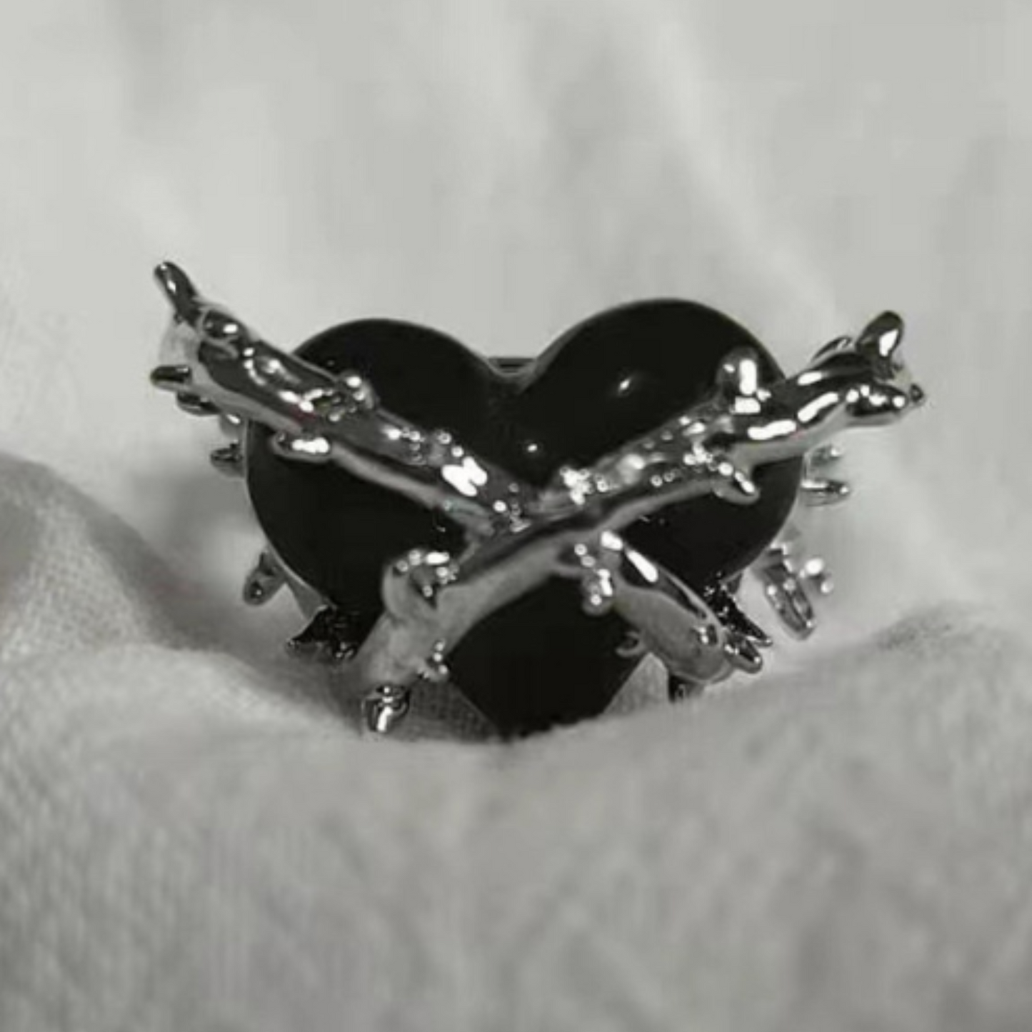 thorn heart ring EN435