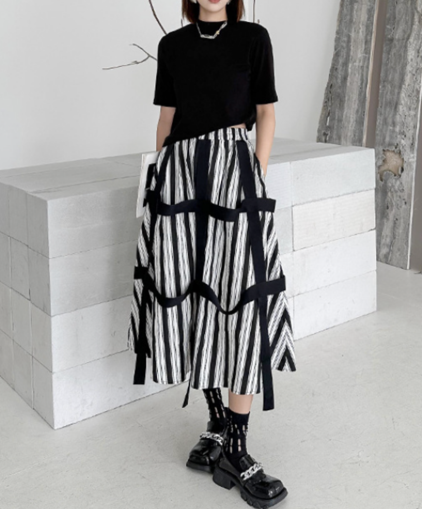 wide belt with decorative stripes skirt EN2839