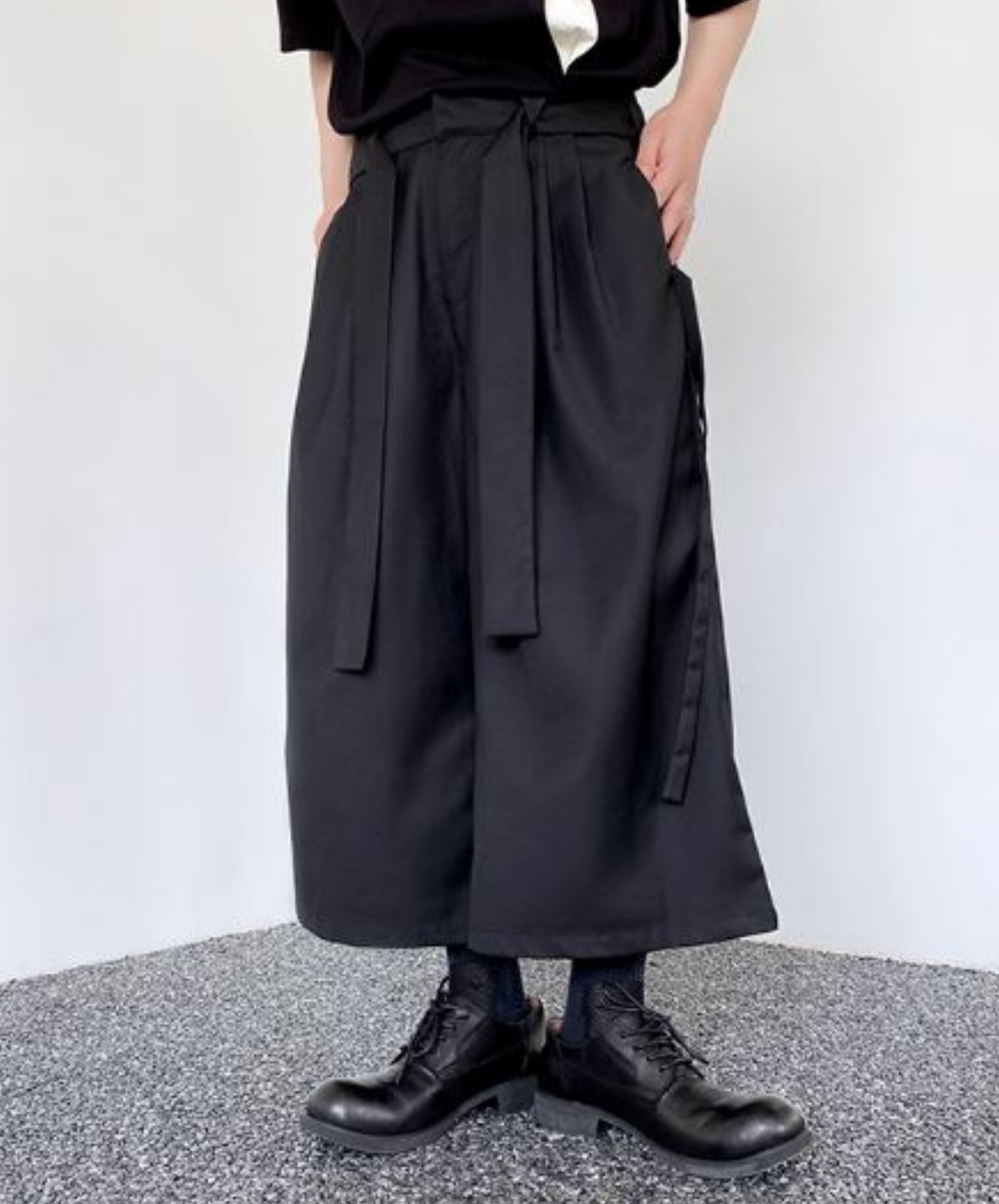 dark cropped hakama pants EN976