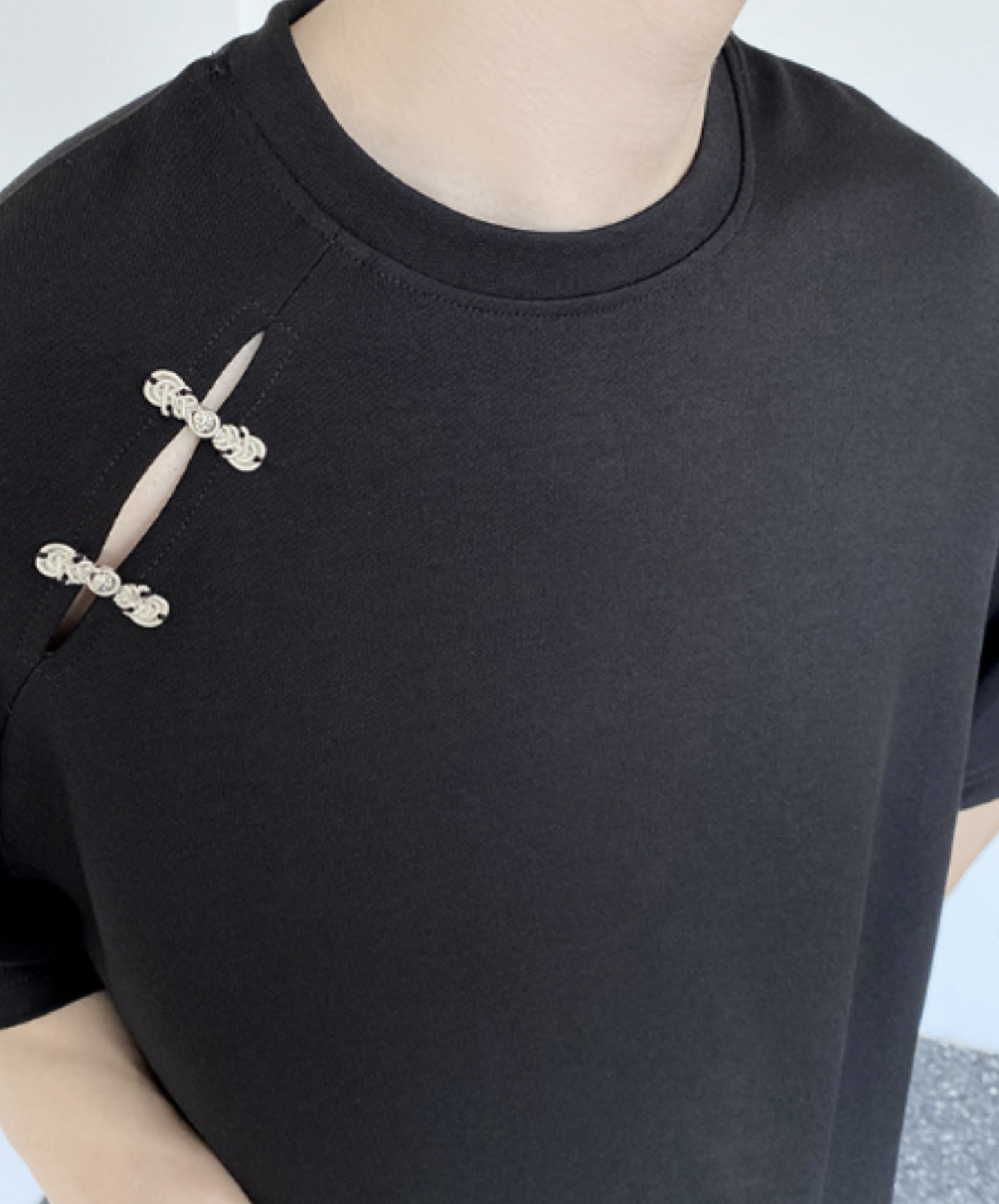 dark chinese style metal buckle t-shirt EN1085