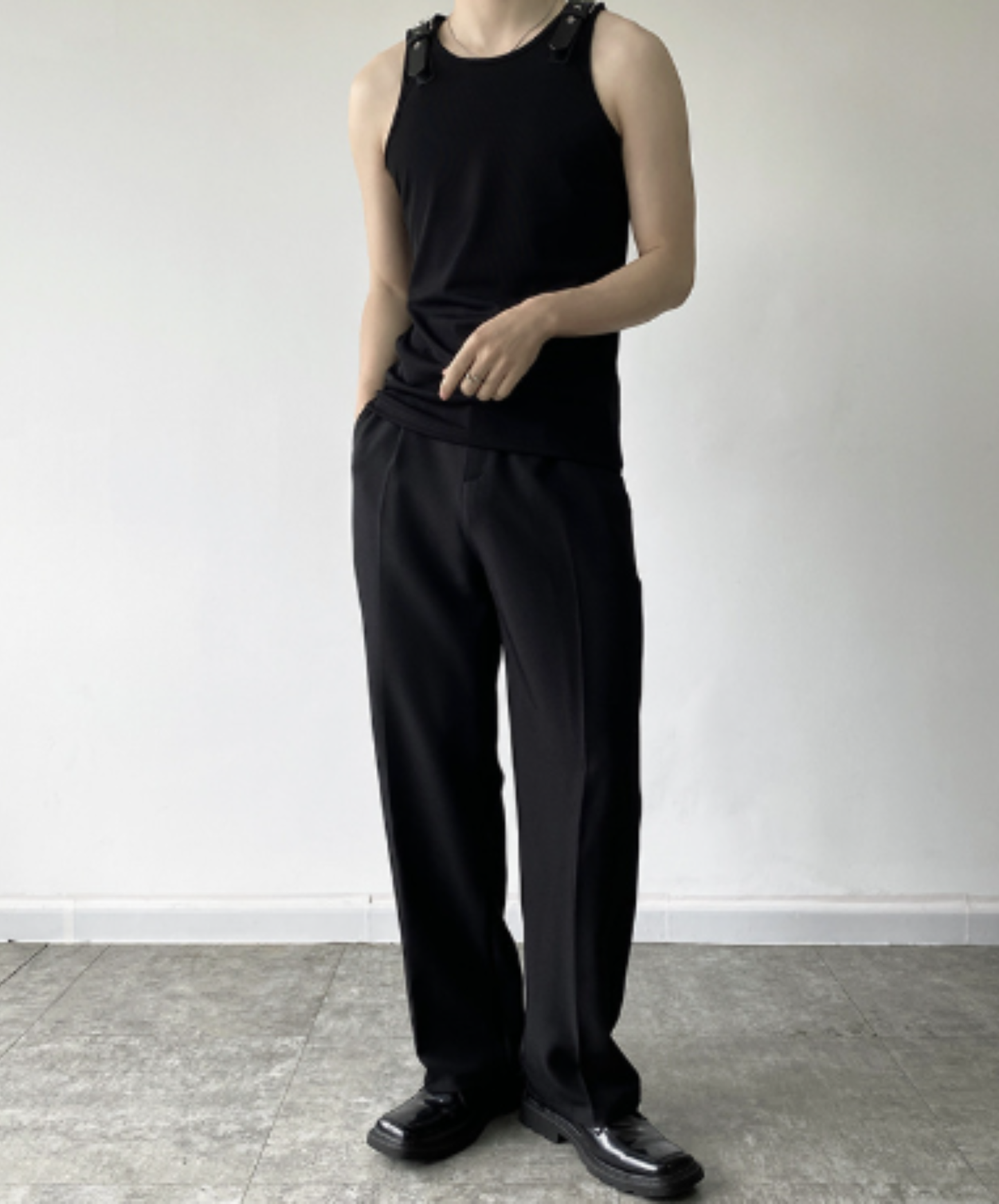 shoulder buckle strap tank top EN2900