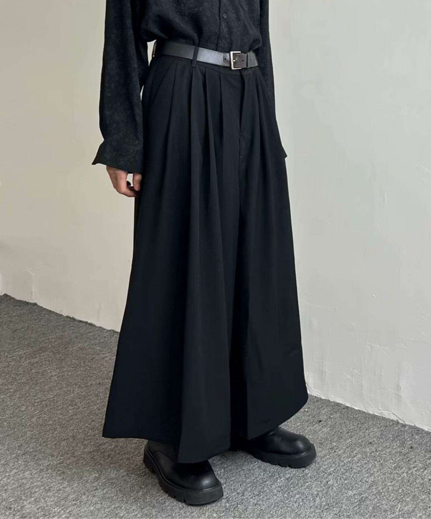simple silhouette with tucks hakama pants EN2140