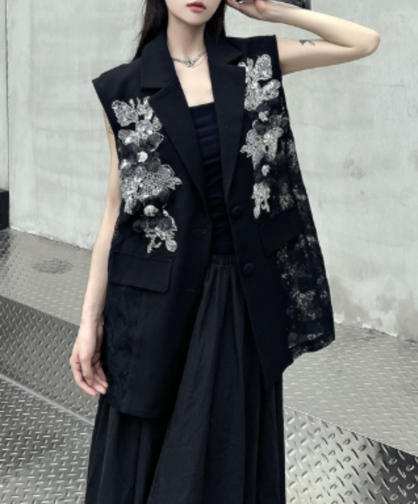 embroidered lightweight lace vest EN2914