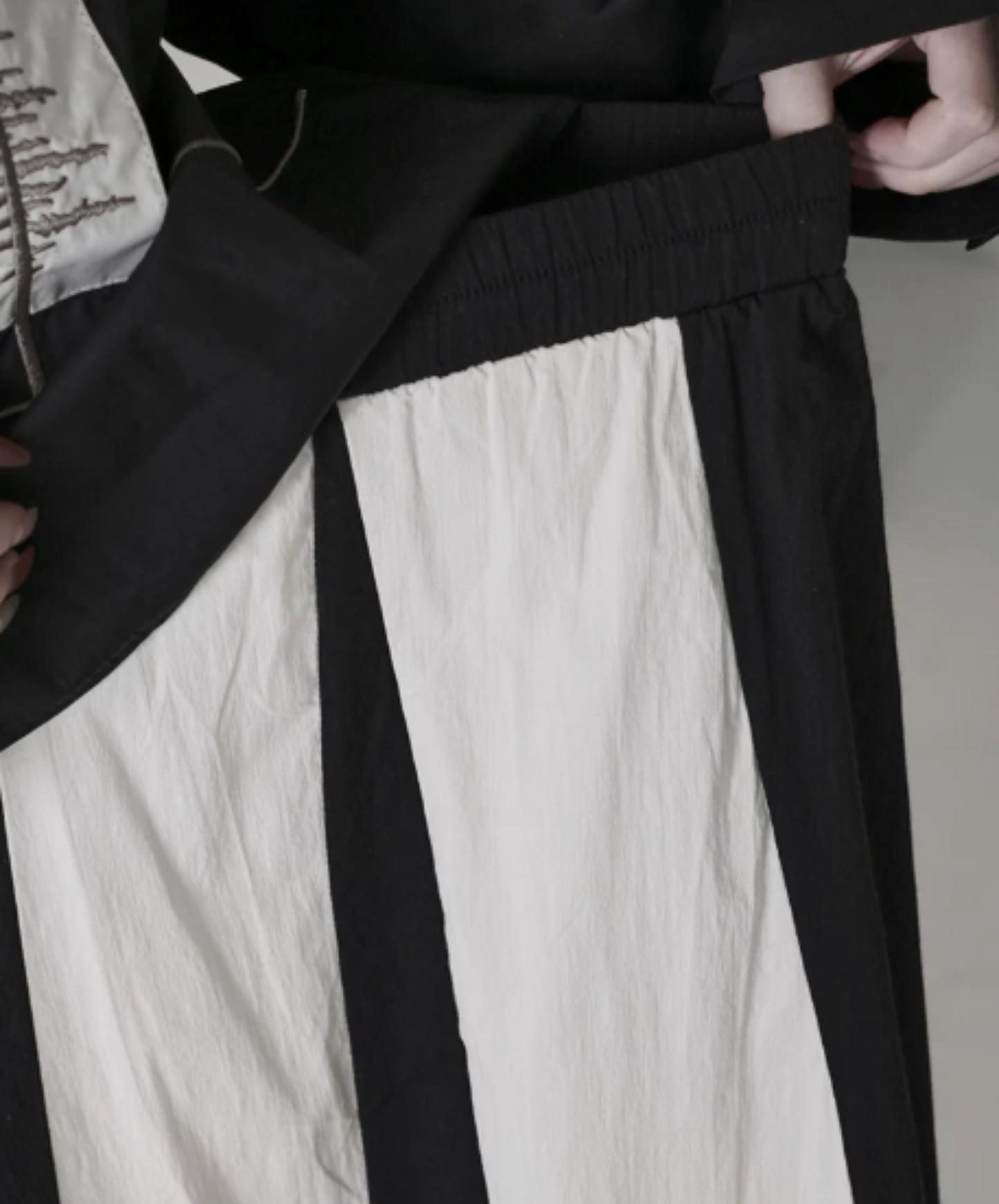 high-contrast irregular patchwork design skirt EN3087