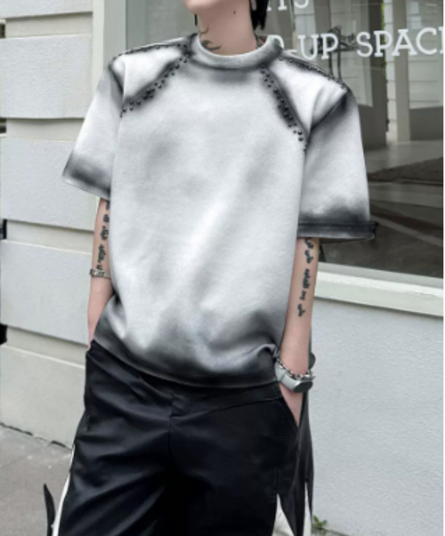 gradient with rivet decoration t-shirt EN2874