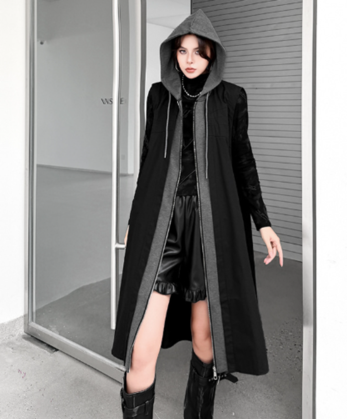 hooded design with layered-look paneling vest  EN3178