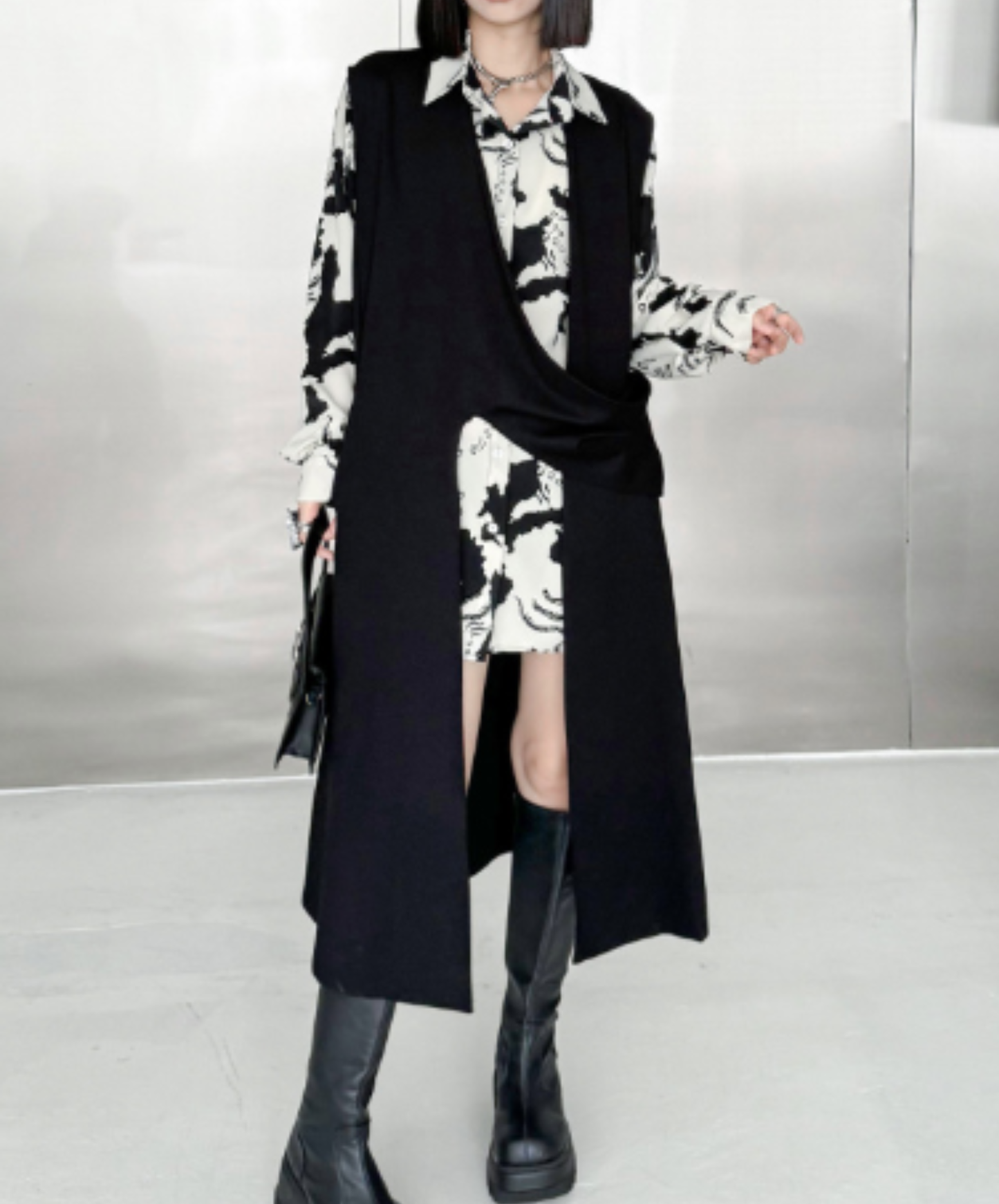 asymmetrical long-length vest  EN3111