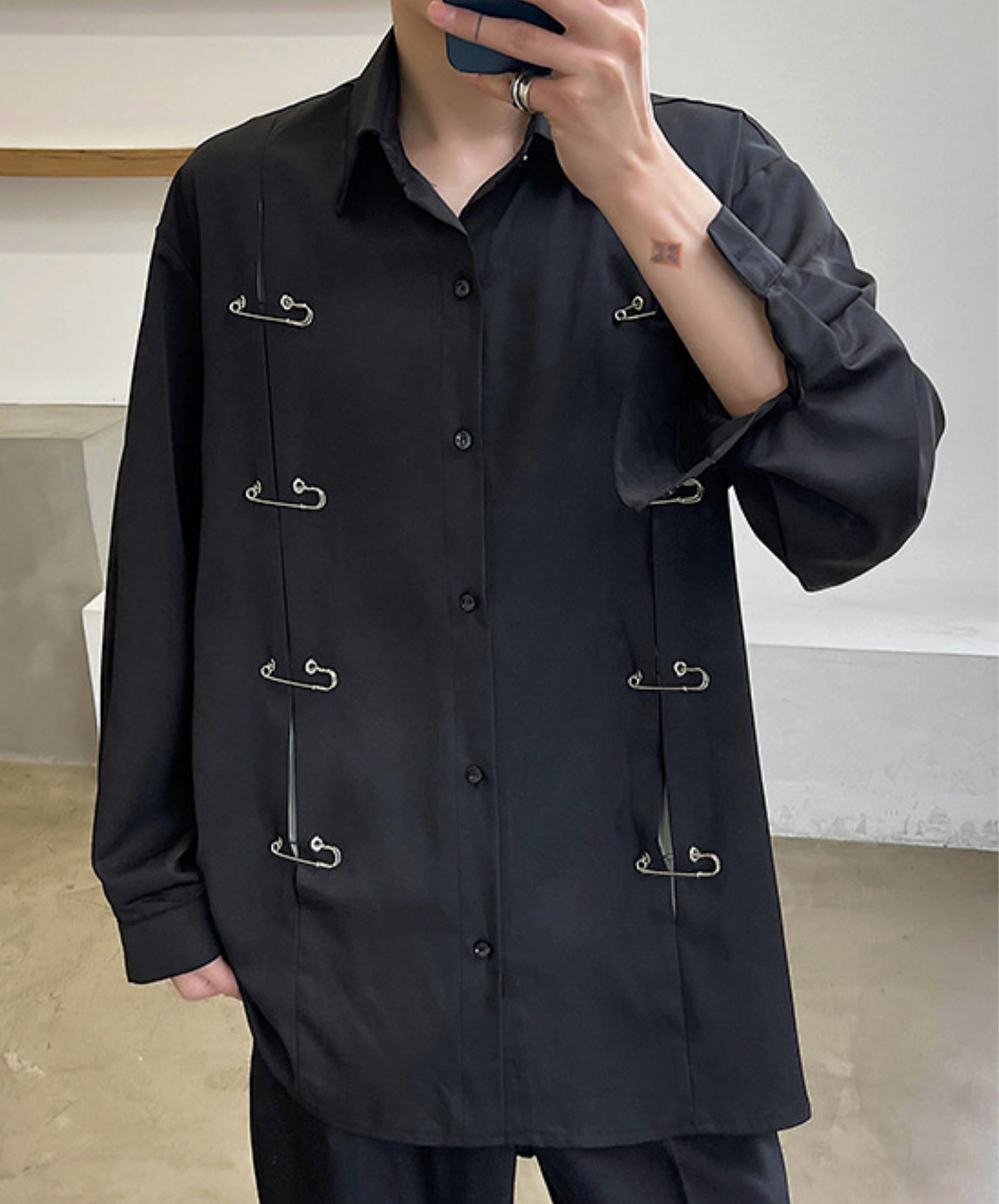 dark metal pin decorative slit shirt EN2783