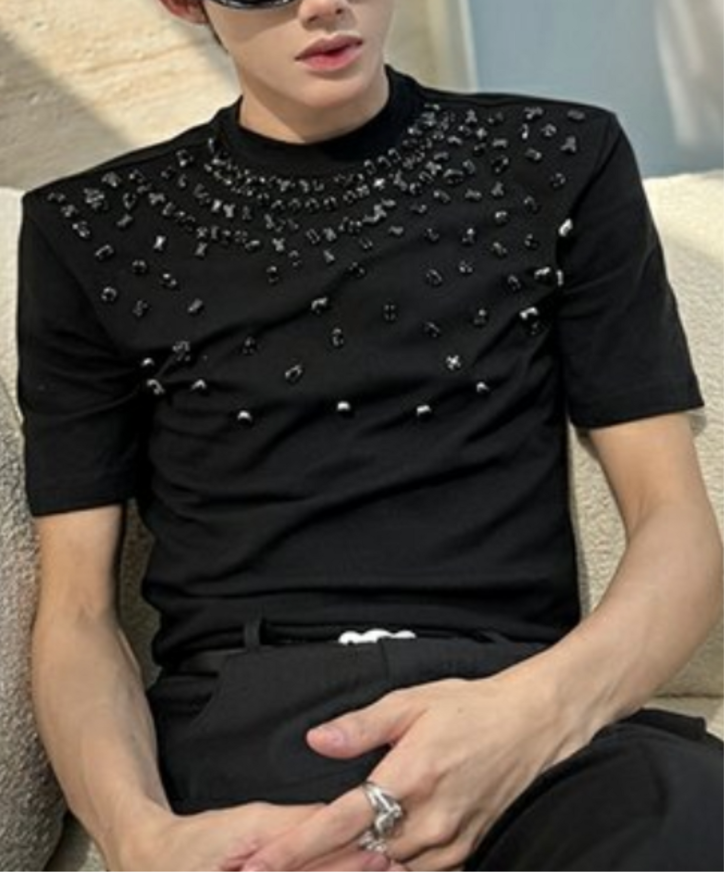 randomly decorated slim shoulder t-shirt EN2069