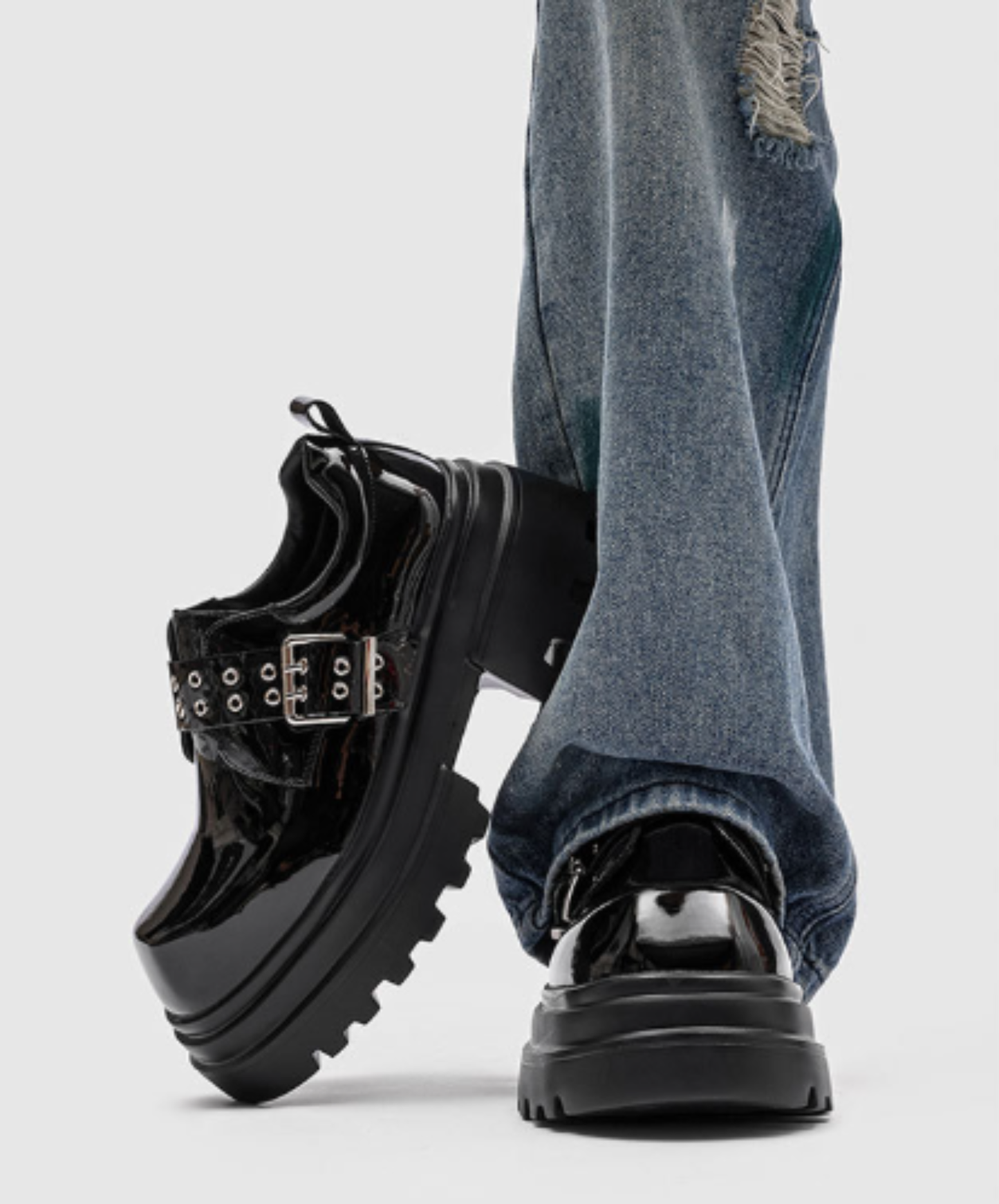 square-toe with belt detail shoes EN3029