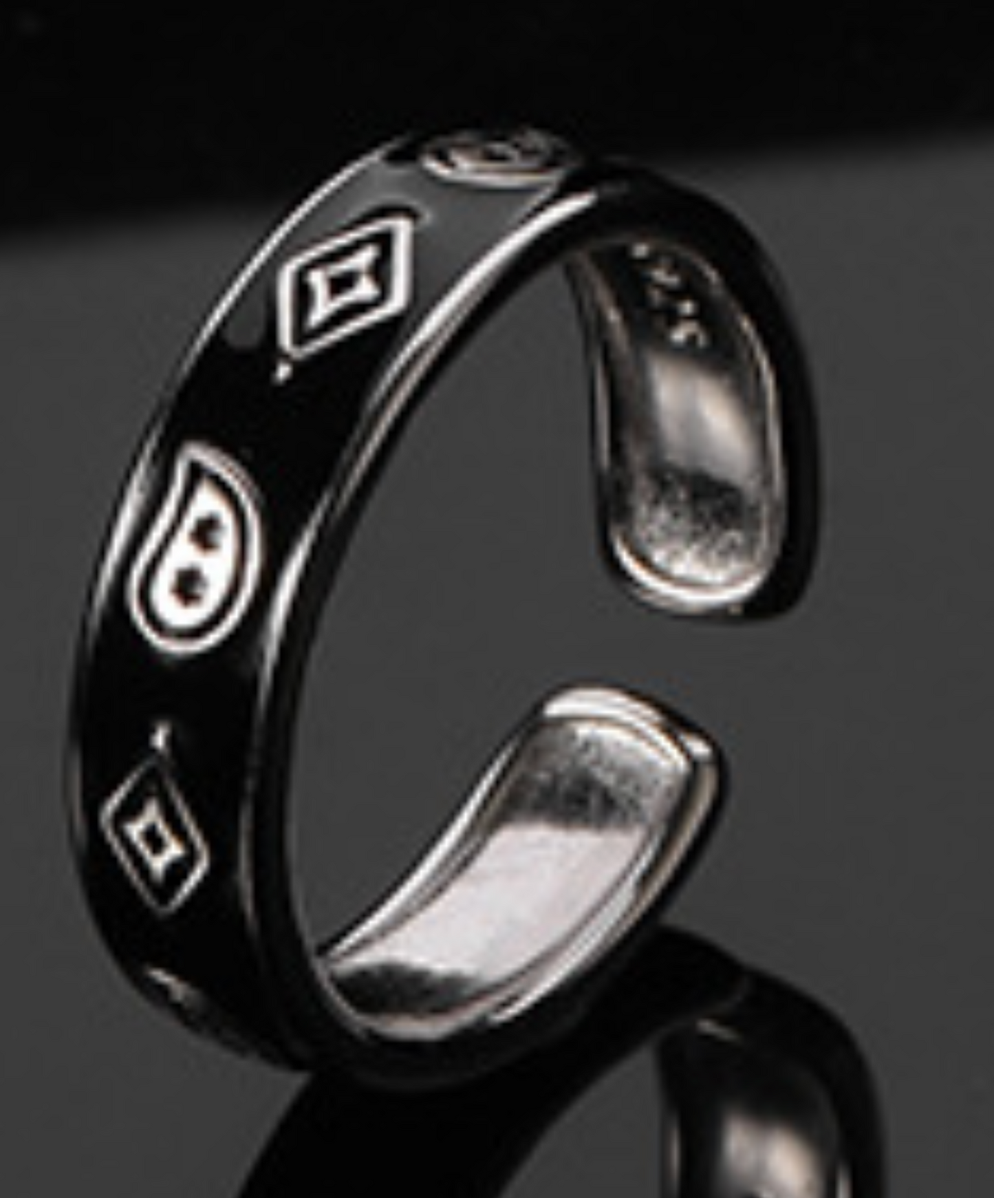 black & silver free size ring EN2465