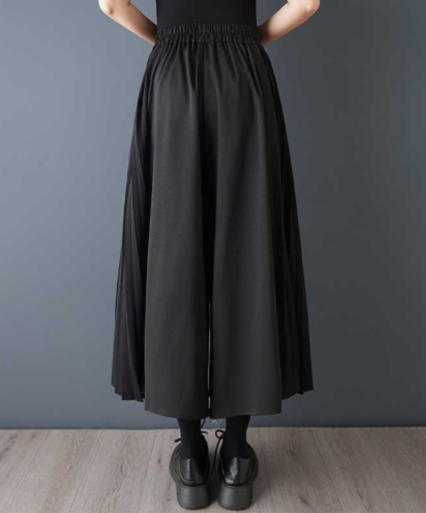 dark-toned pleated cropped trousers wide pants EN3048