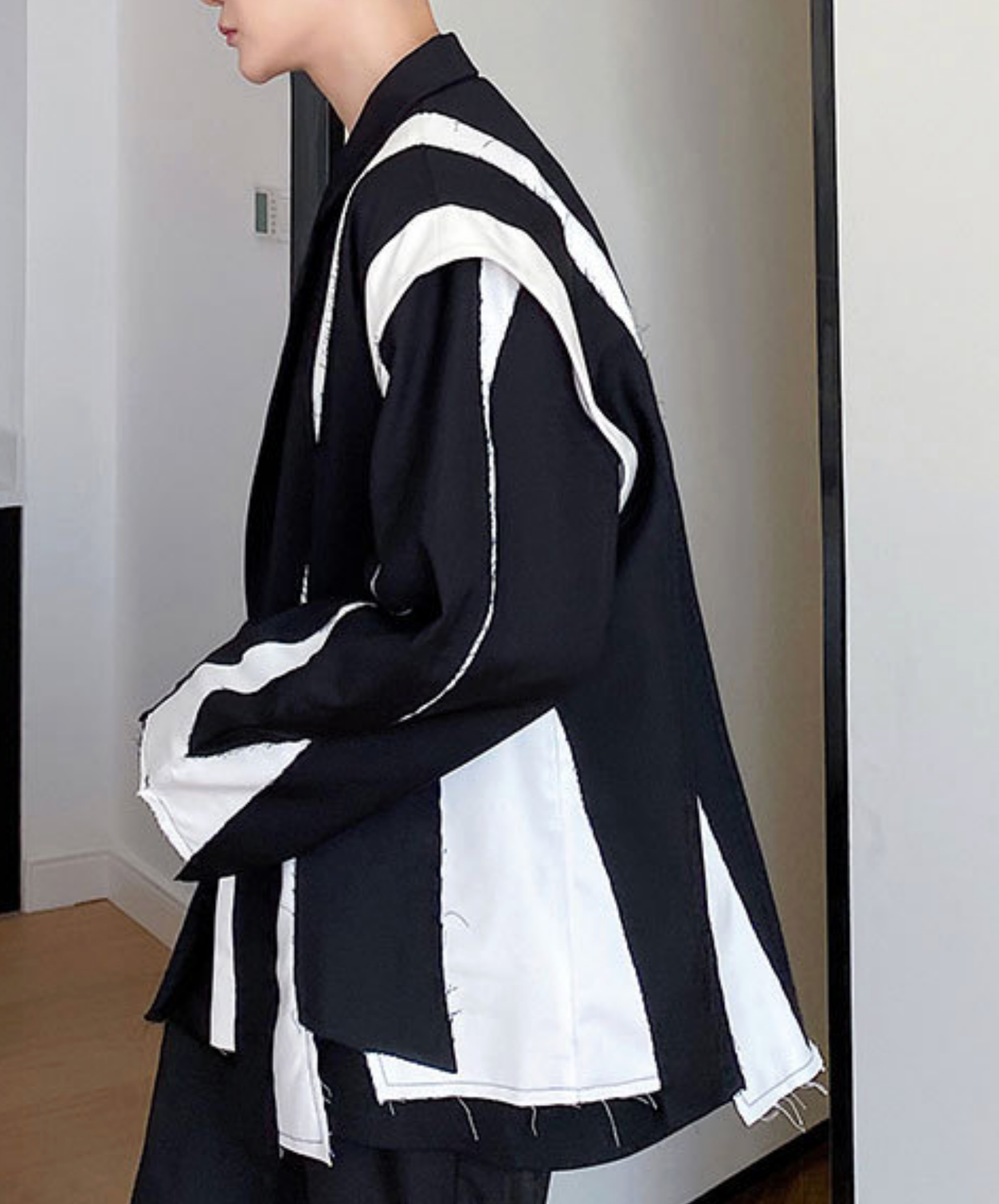 monotone patchwork with fuzzing jacket EN2695