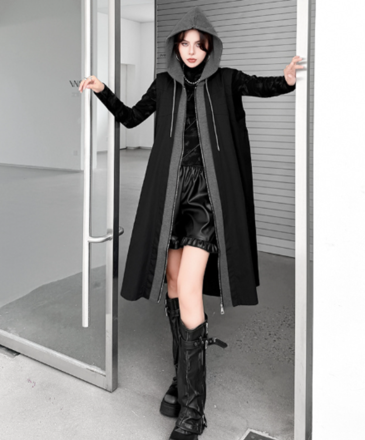 hooded design with layered-look paneling vest  EN3178