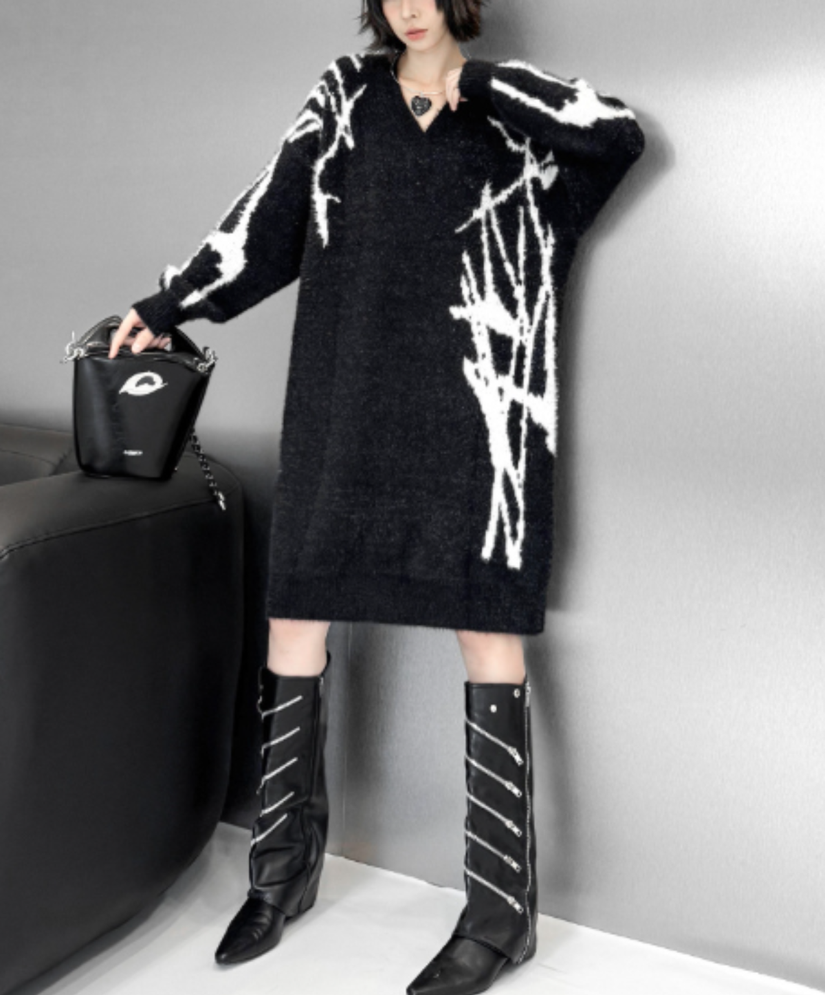 v-neck with a painted graphic sweater EN3202