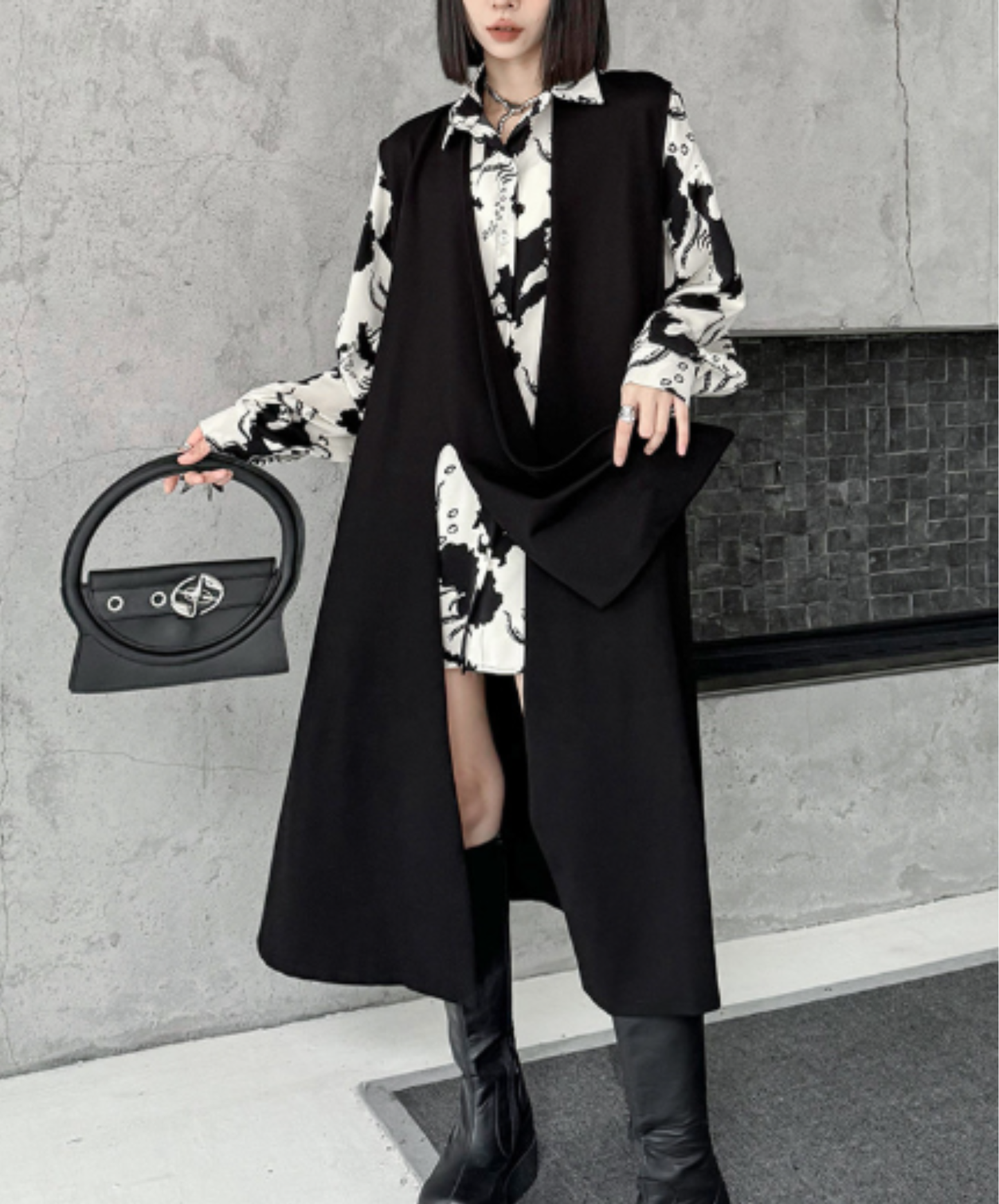 asymmetrical long-length vest  EN3111