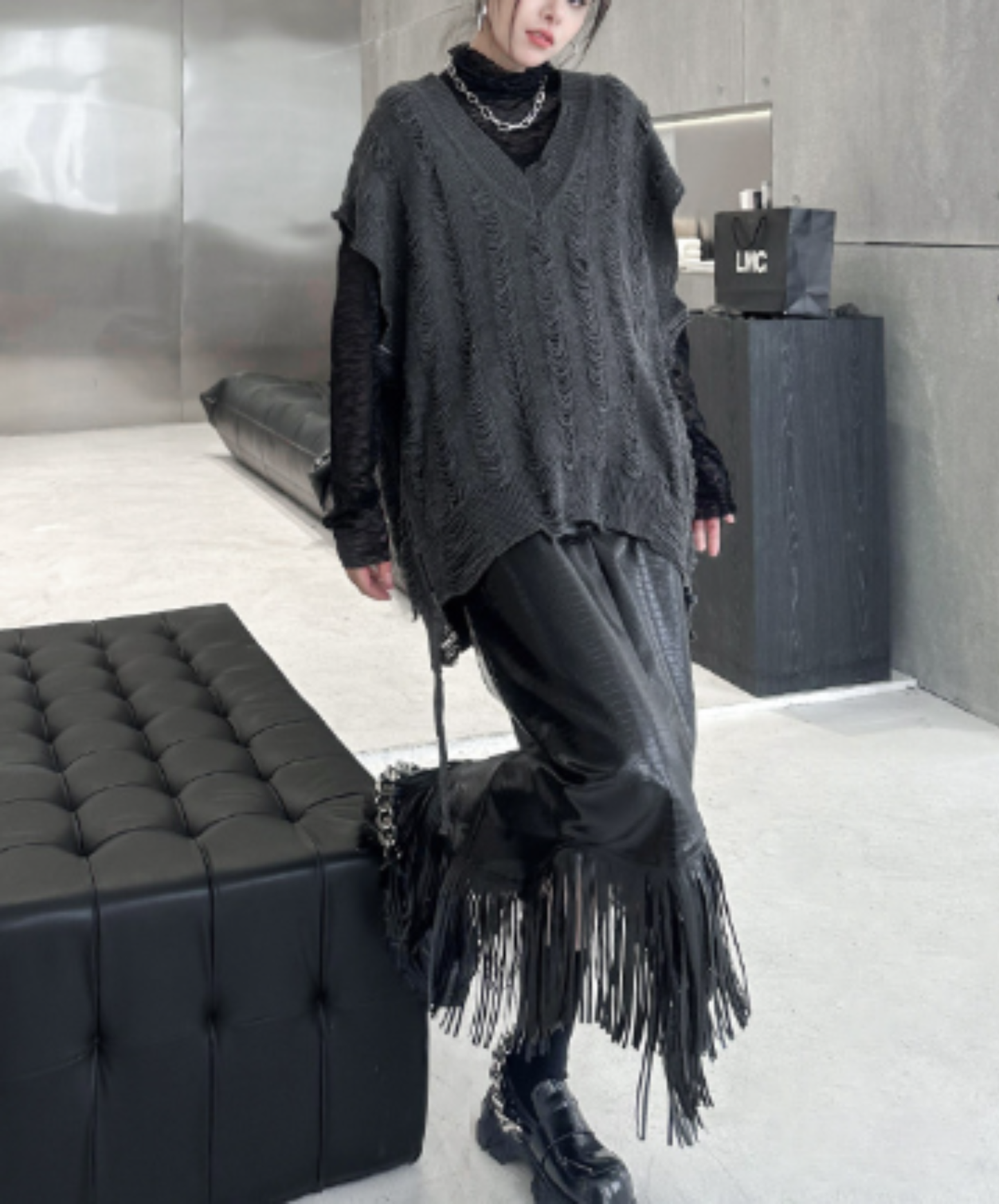 distressed v-neck sweater EN3122