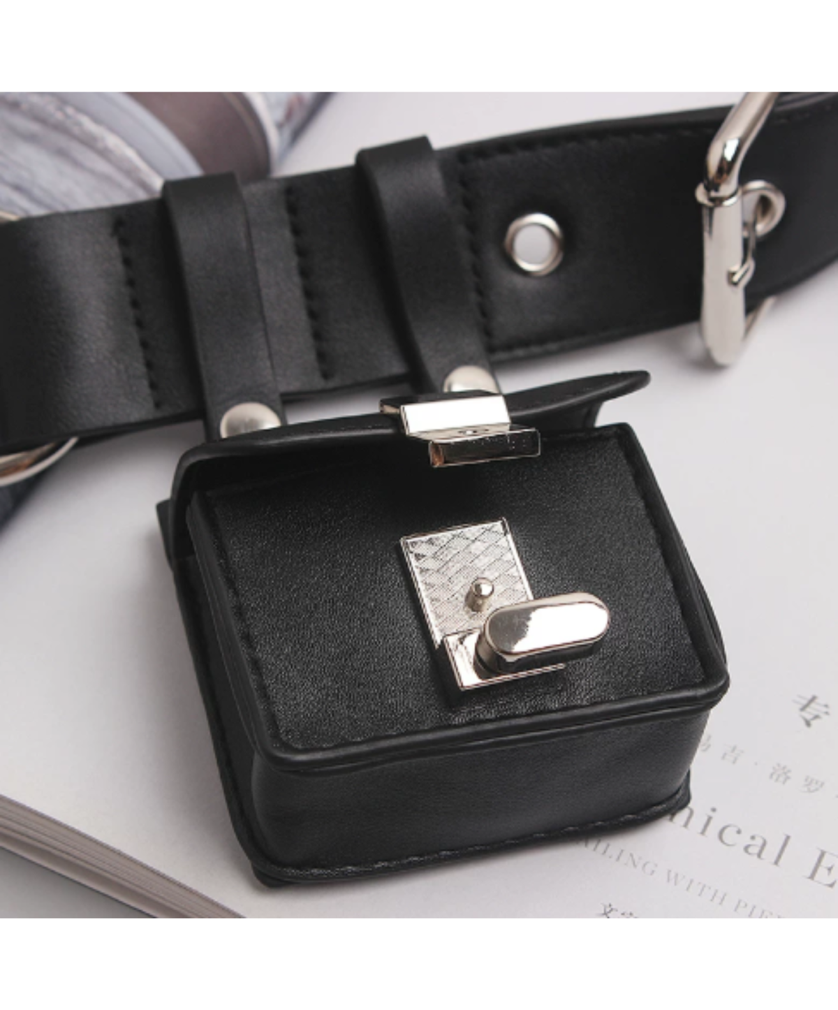 dark micro bag accent ring chain belt EN3215