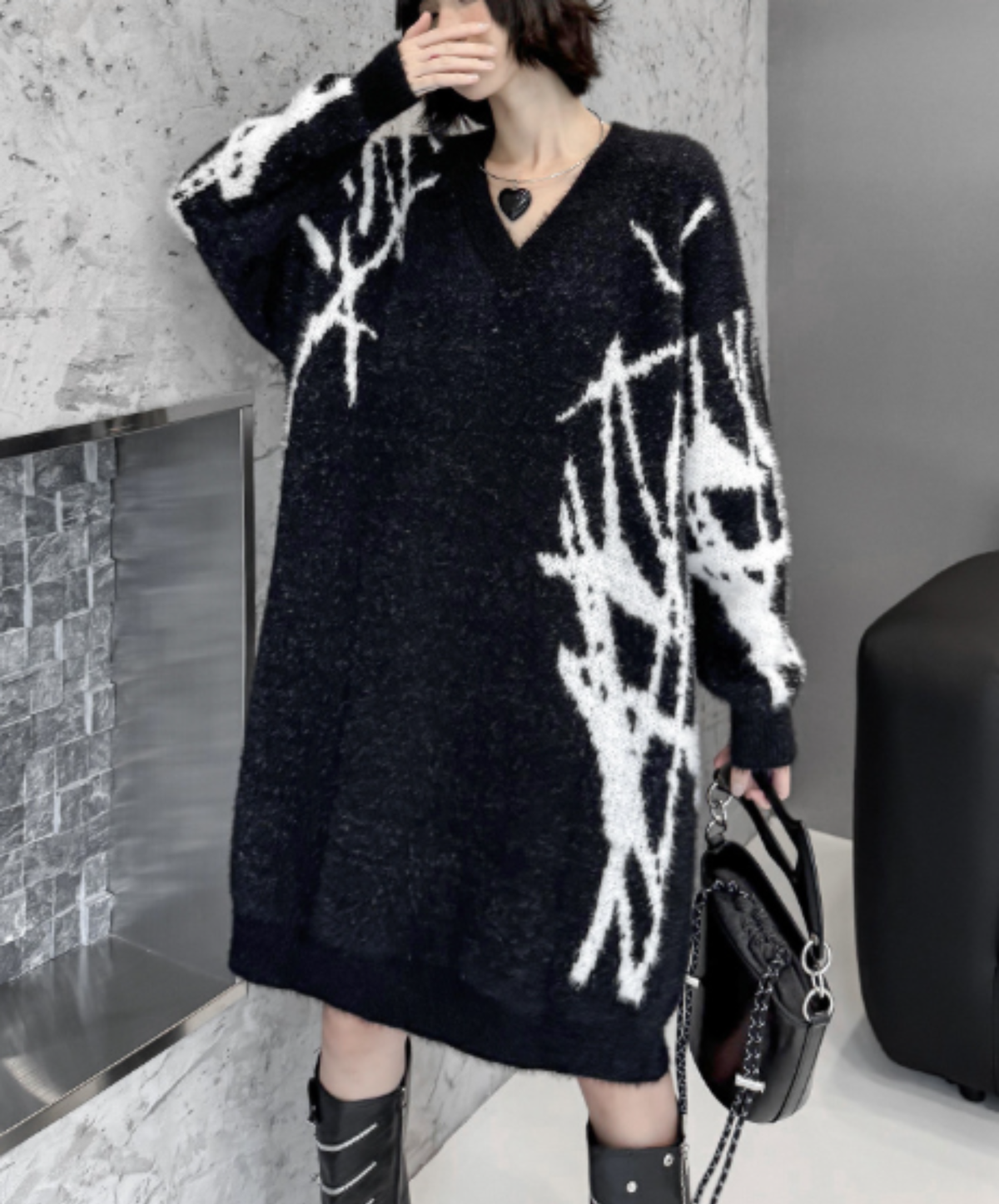 v-neck with a painted graphic sweater EN3202