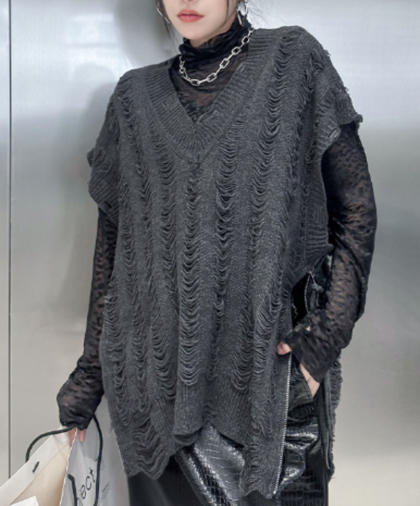 distressed v-neck sweater EN3122