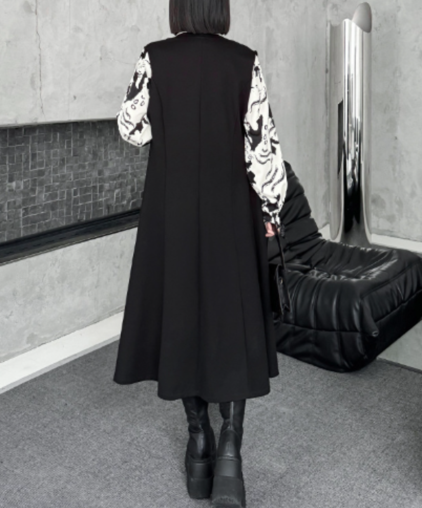 asymmetrical long-length vest  EN3111